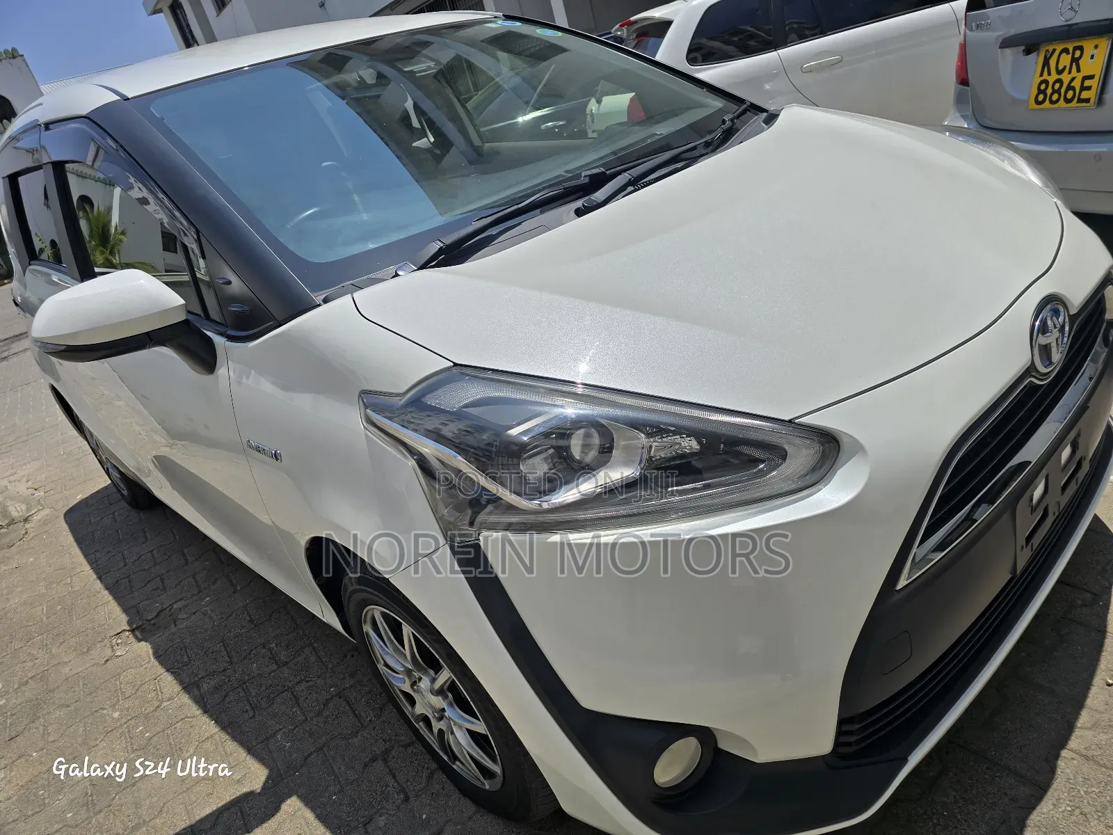 Toyota Sienta 2018 Off white