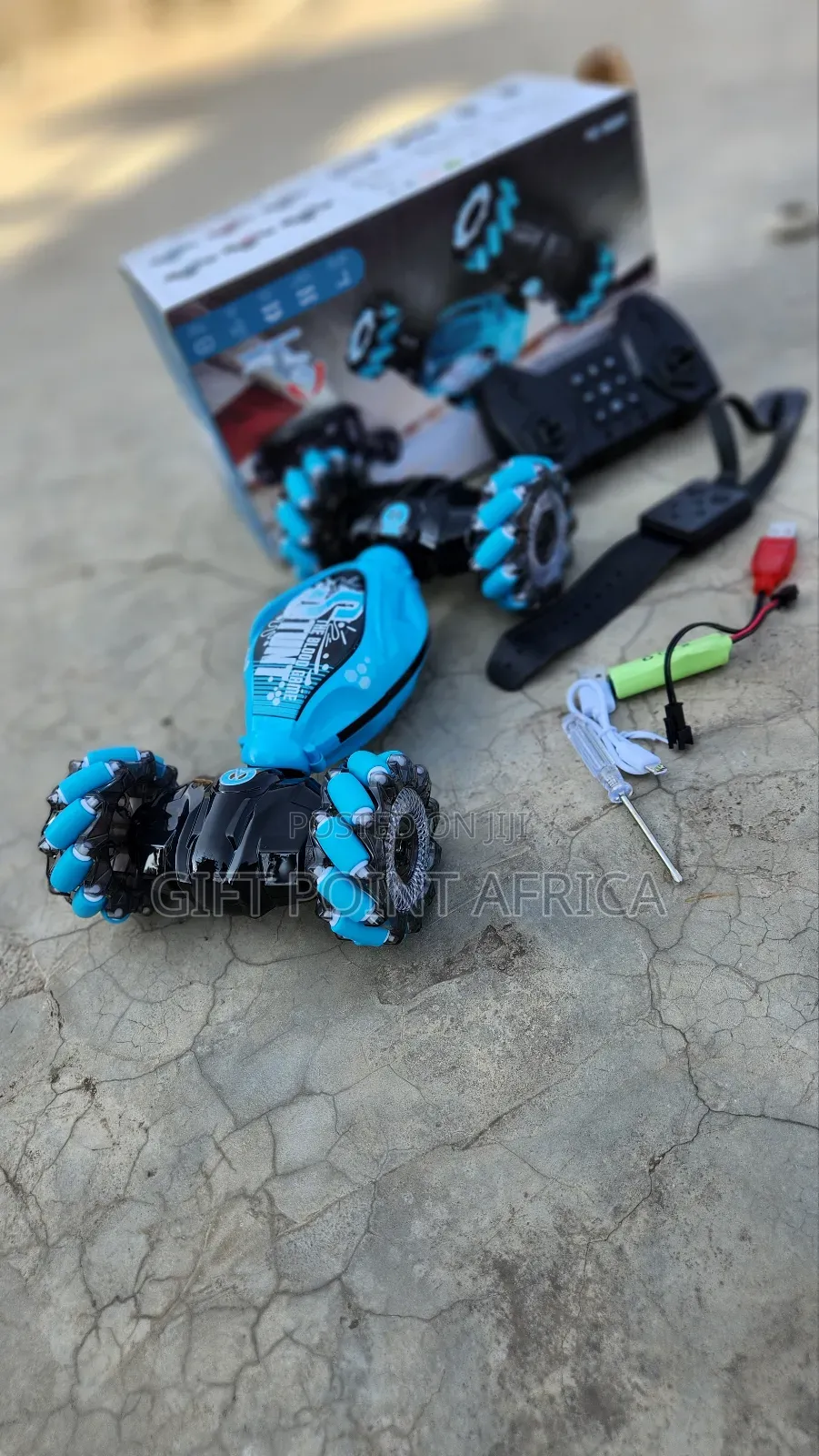 Big Rechargeable Stunt Car With Hand Gesture