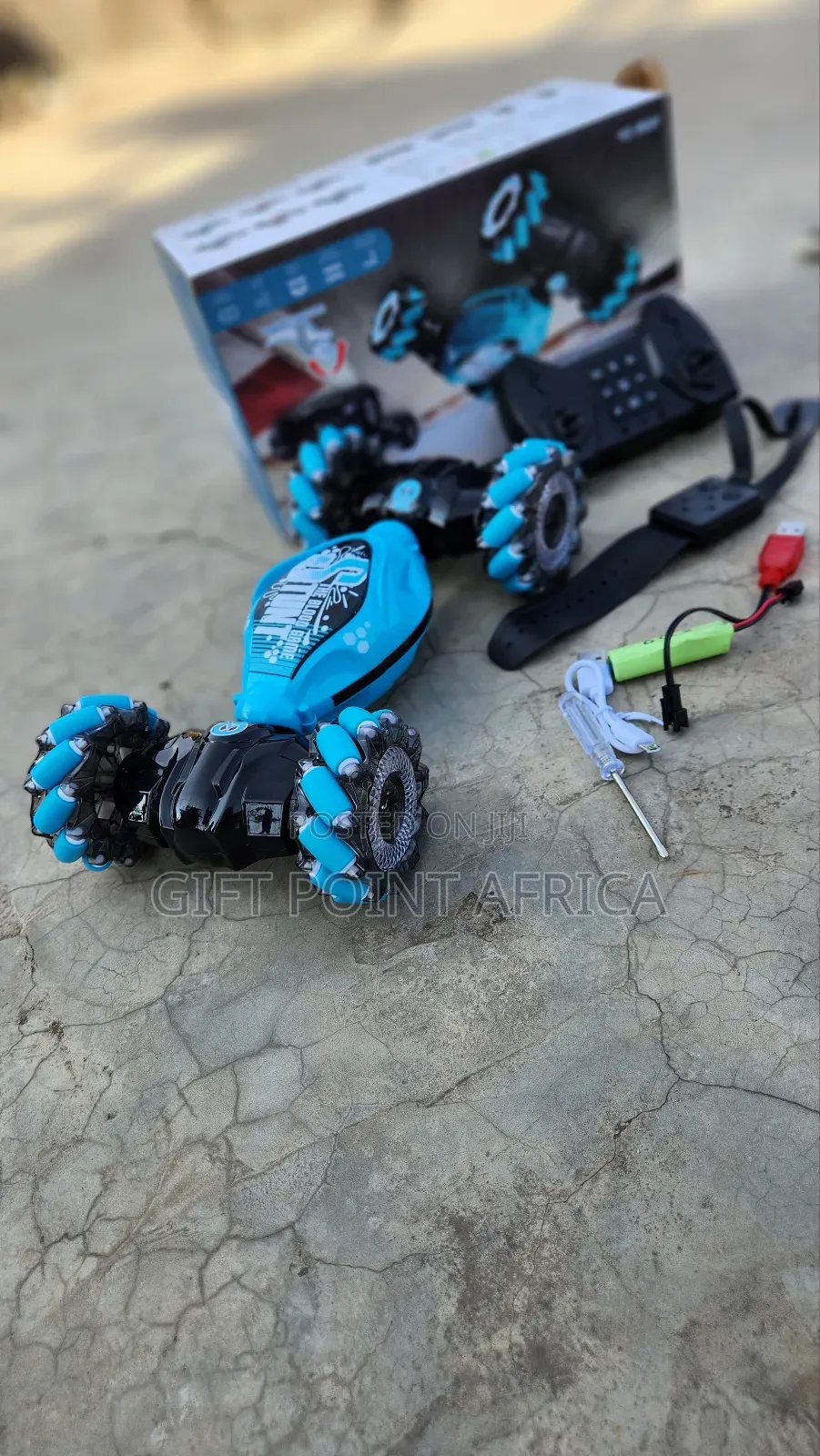 Big Rechargeable Stunt Car With Hand Gesture