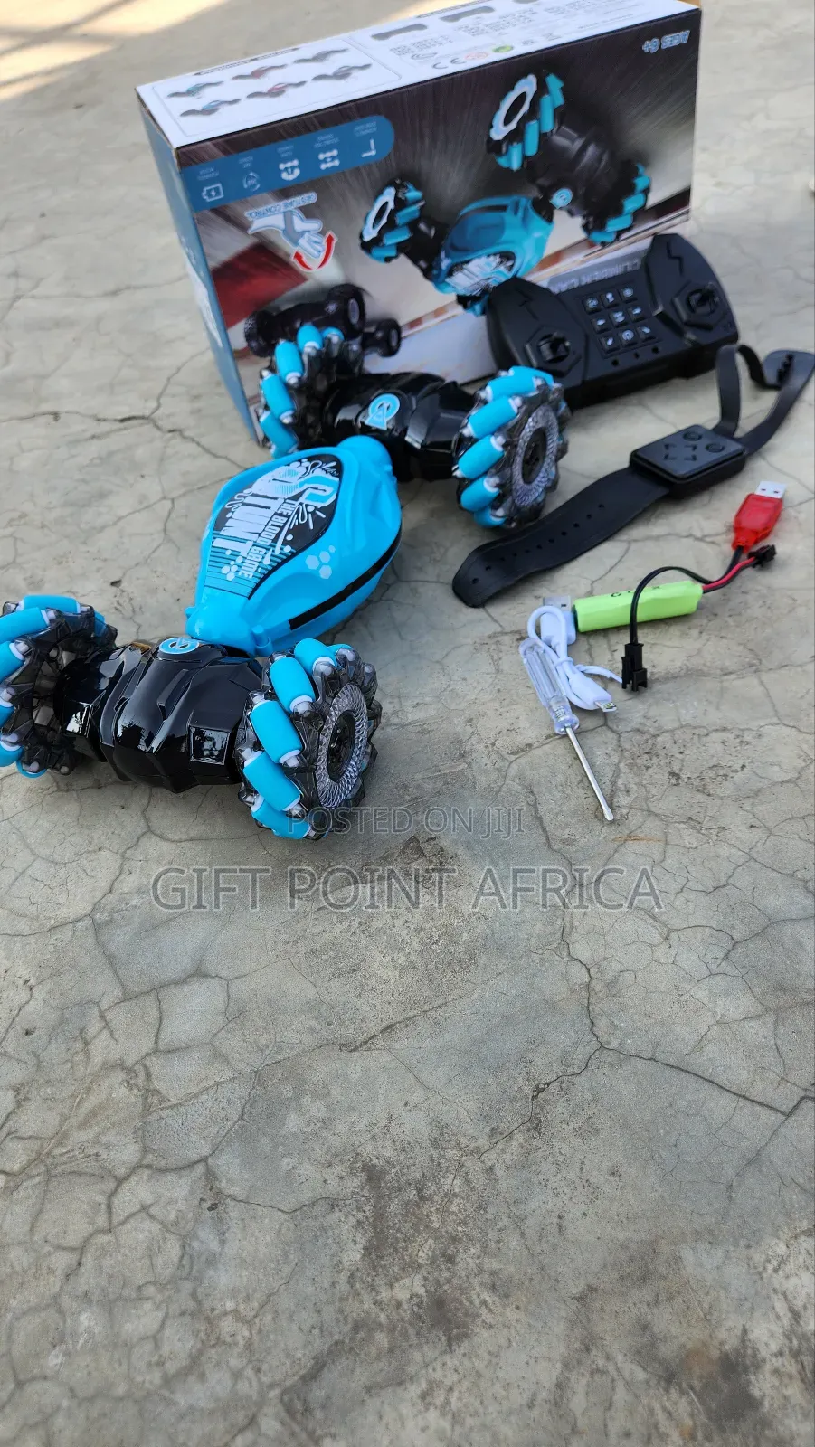 Big Rechargeable Stunt Car With Hand Gesture