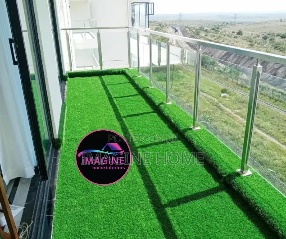 Glass Balcony With Artificial Turf Green Grass Carpet