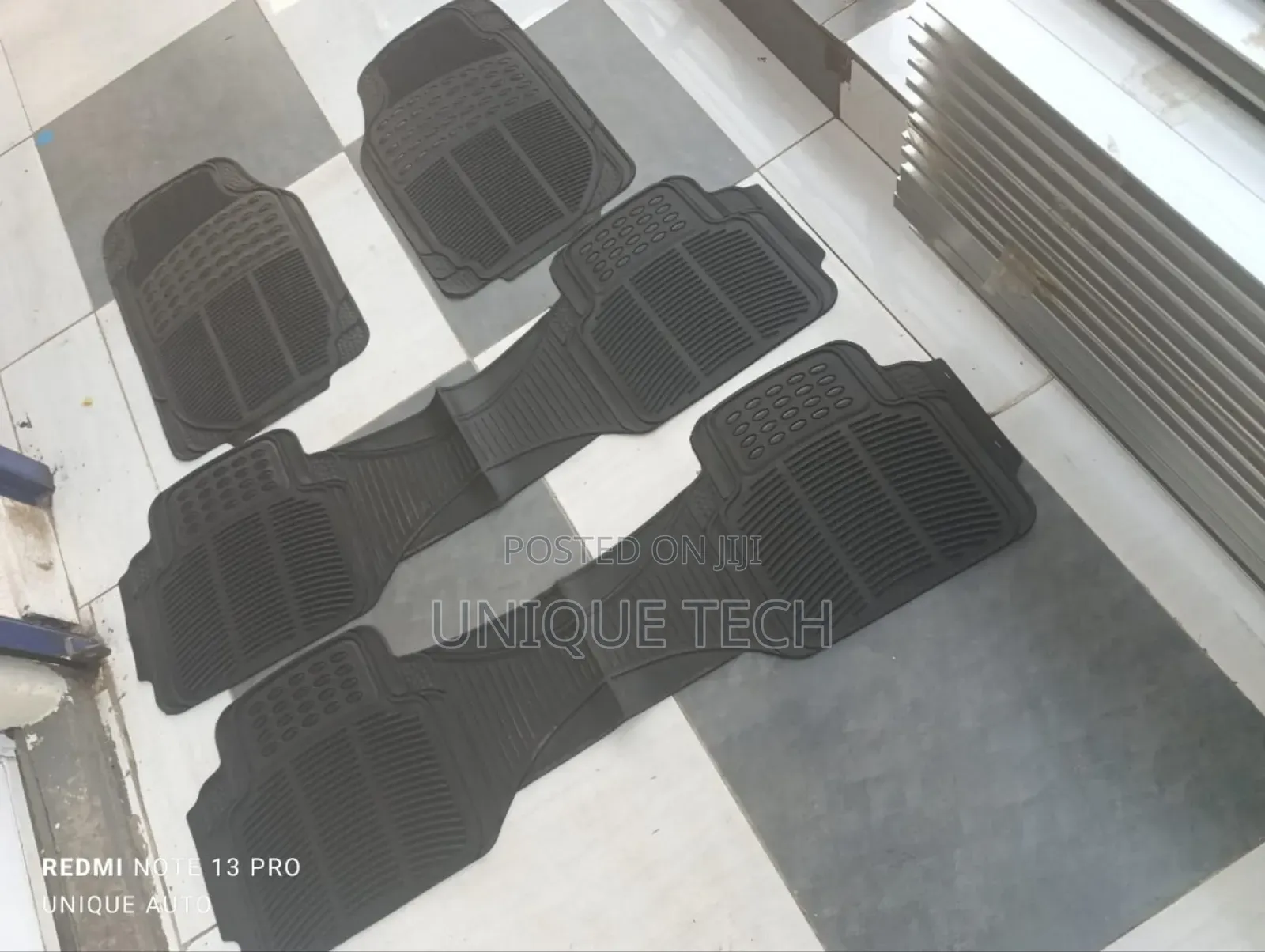 Seven Seater Rubber Floor Mat for Toyota Noah/Voxy