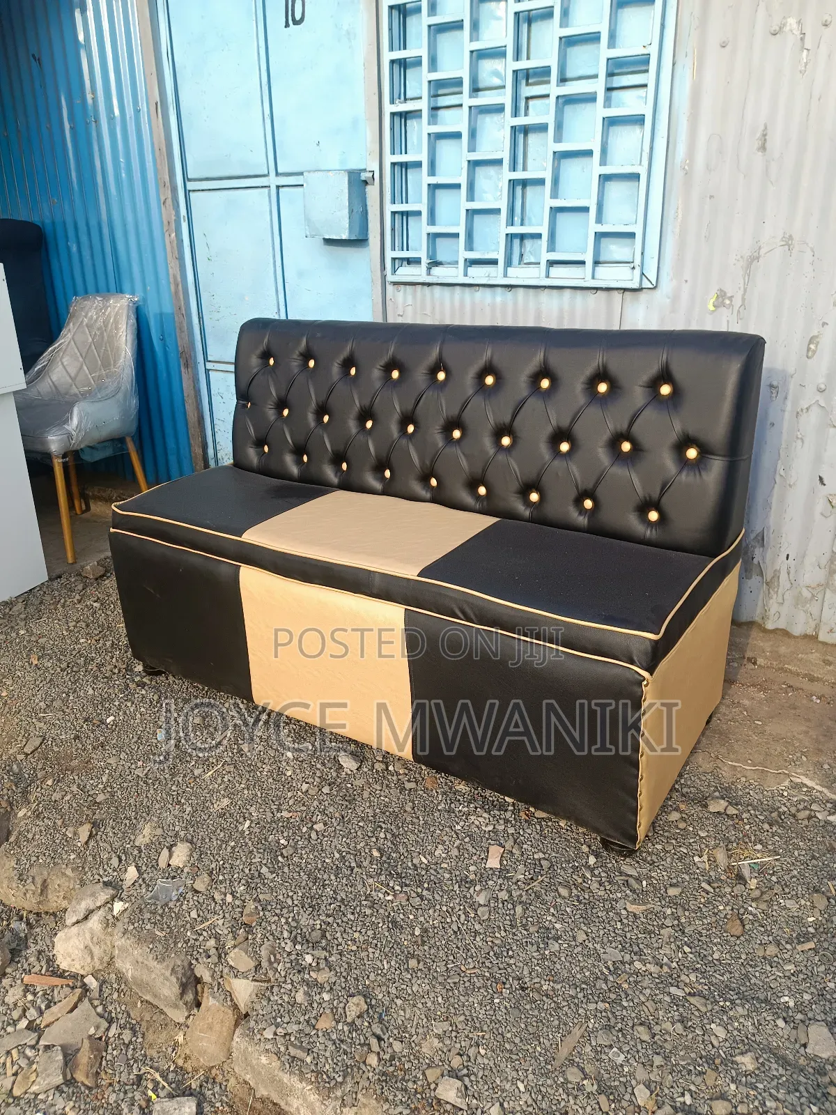 3 Seater Waiting, Black and Gold 