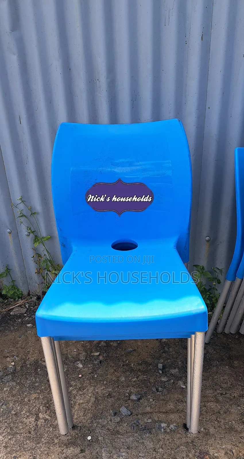 Durable Plastic Chair With Silver Legs