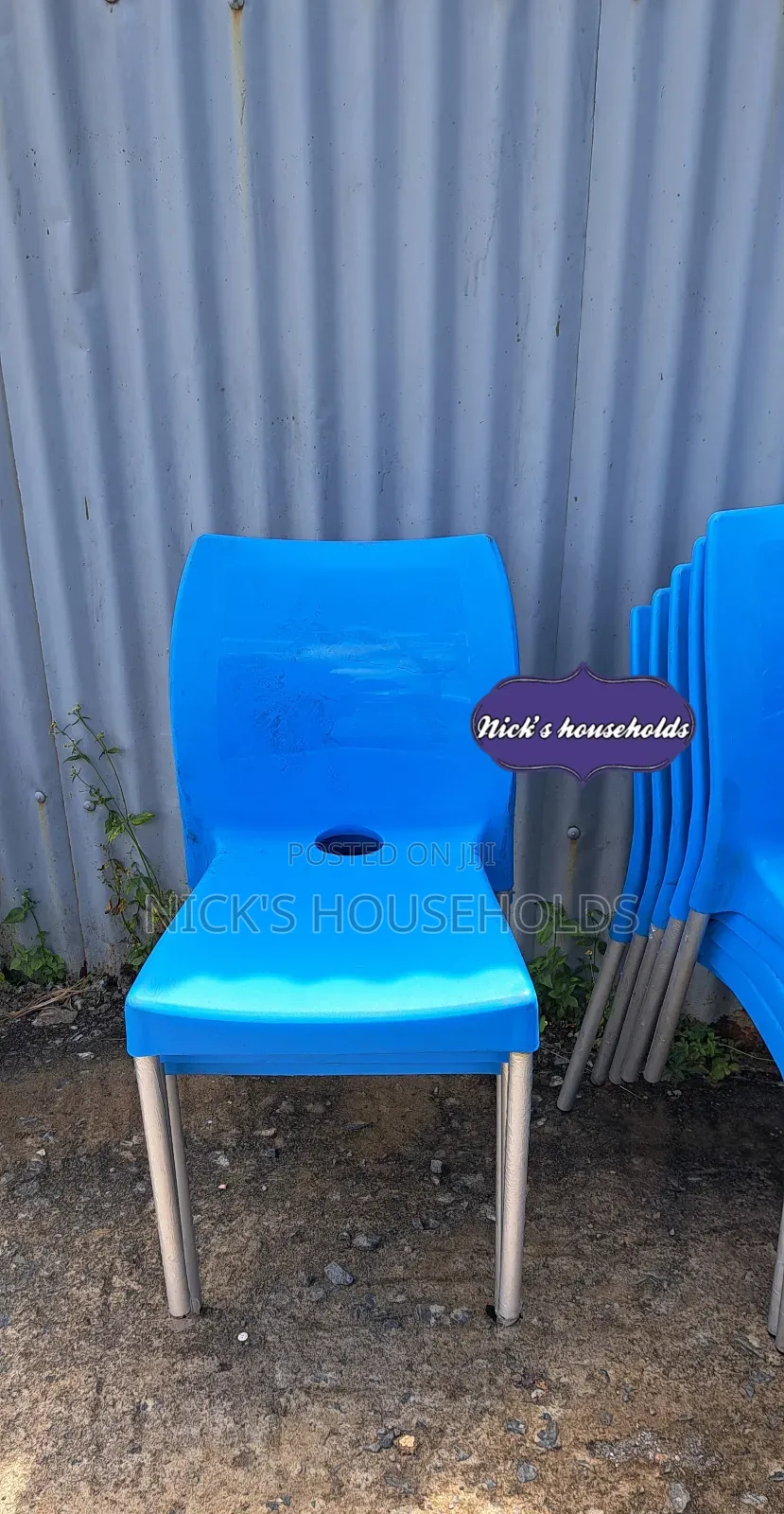 Durable Plastic Chair With Silver Legs