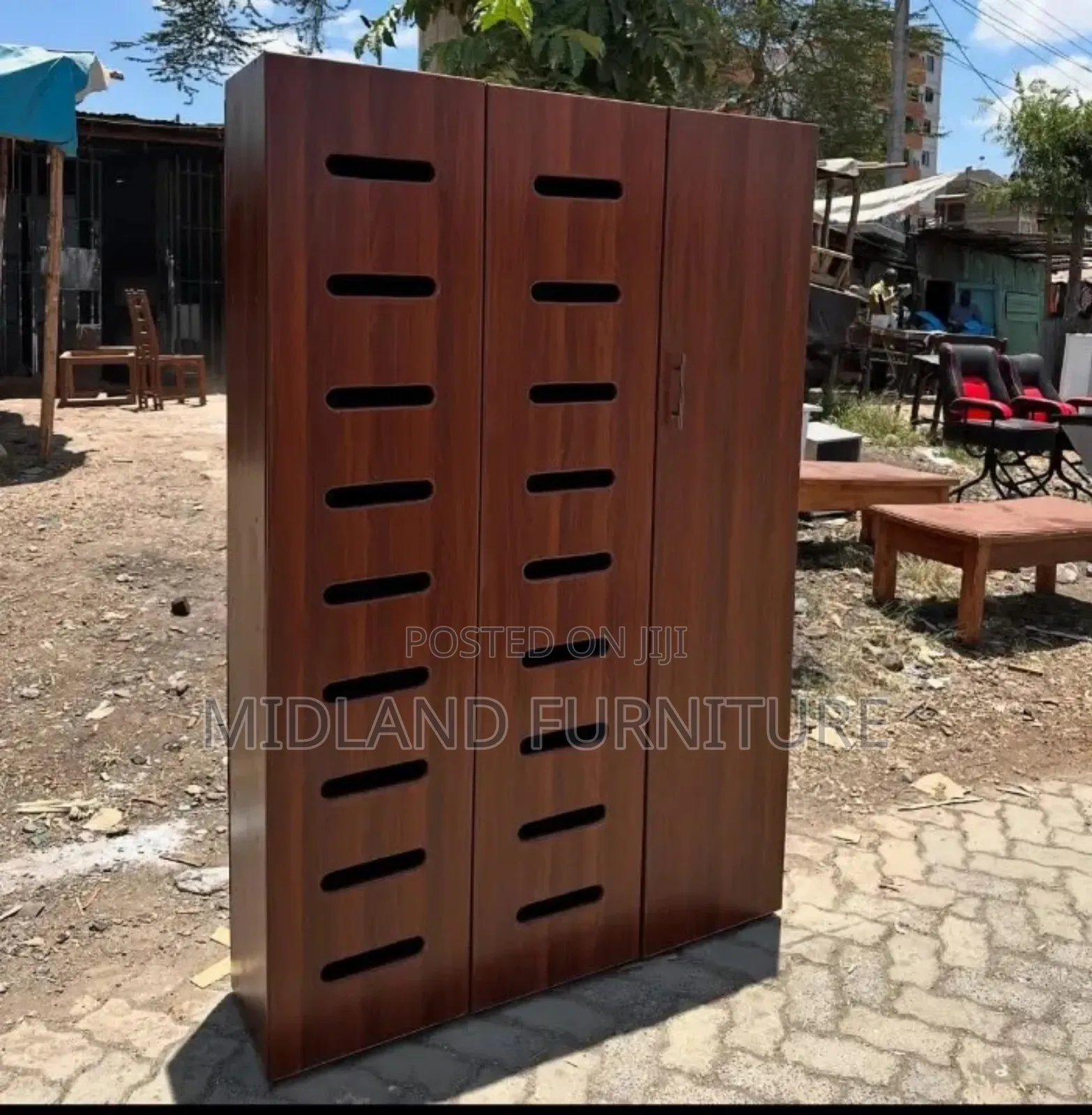Shoe Rack With 3 Doors.