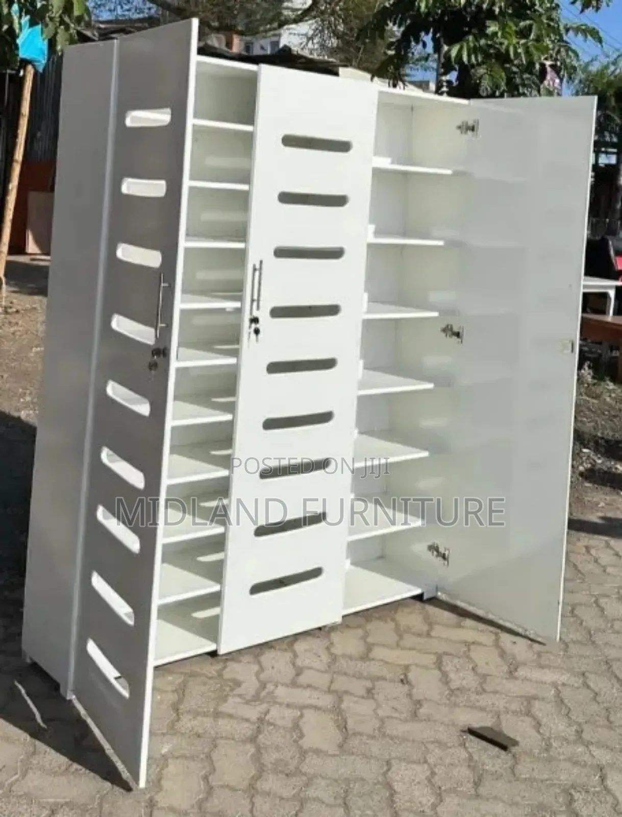 Shoe Rack With 3 Doors.