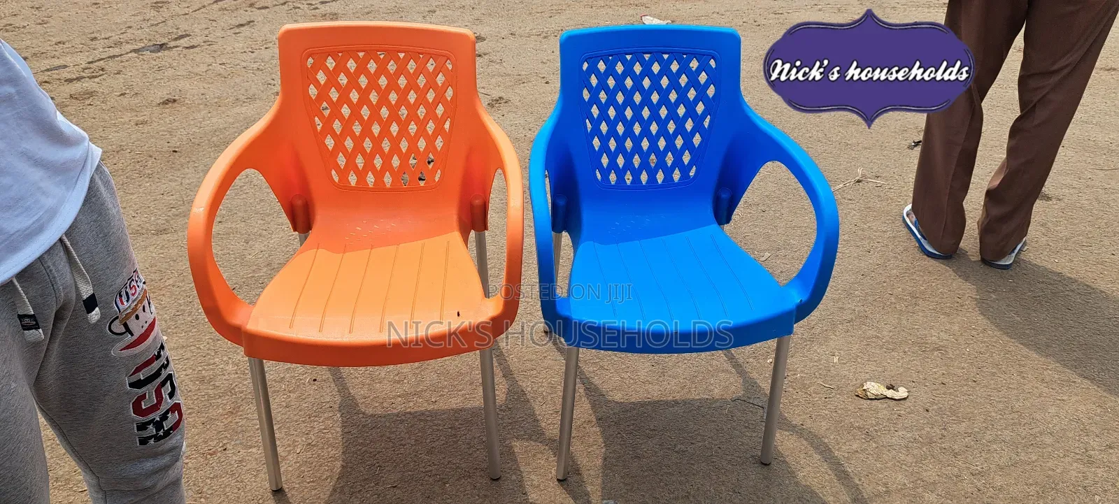 2 Plastic Chairs With Armrest and Metallic Legs