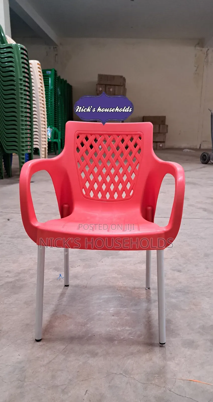 Wide Plastic Chairs With Armrest and M- Tubing Legs