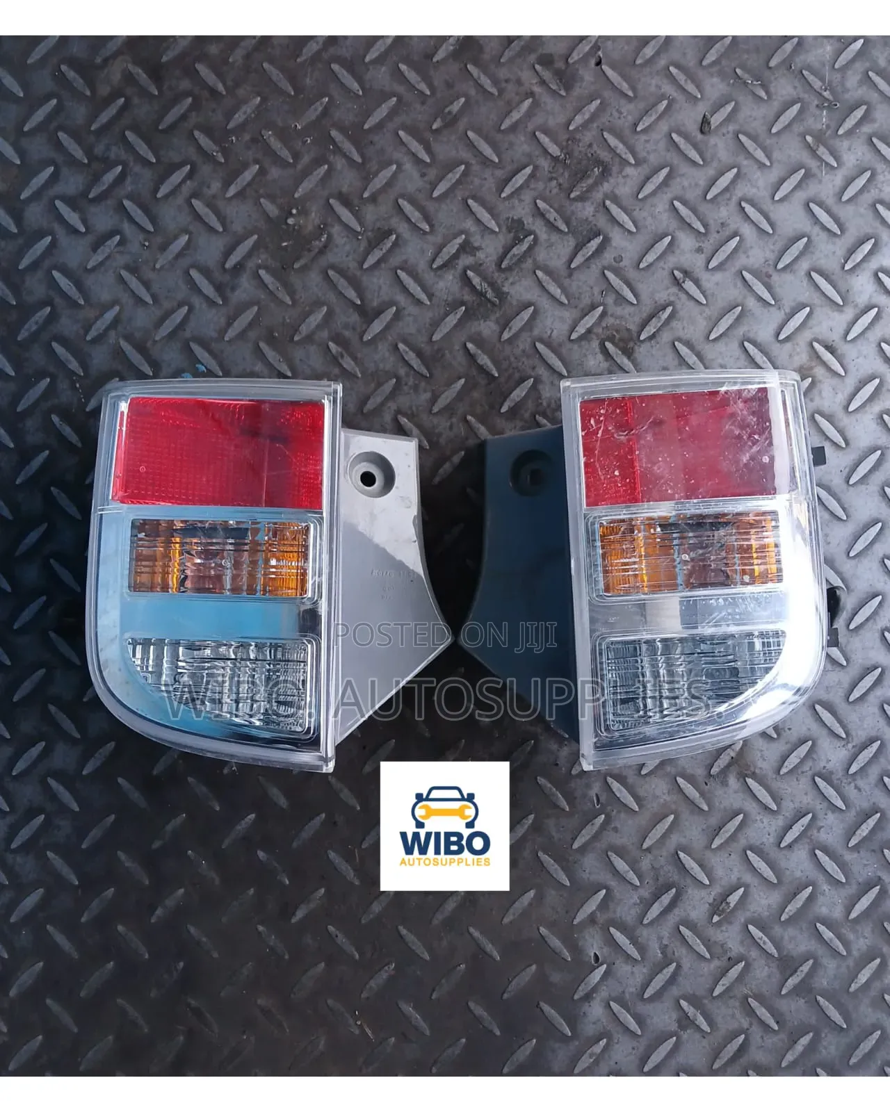 Toyota Isis Platana Rear Bumper Reflector.