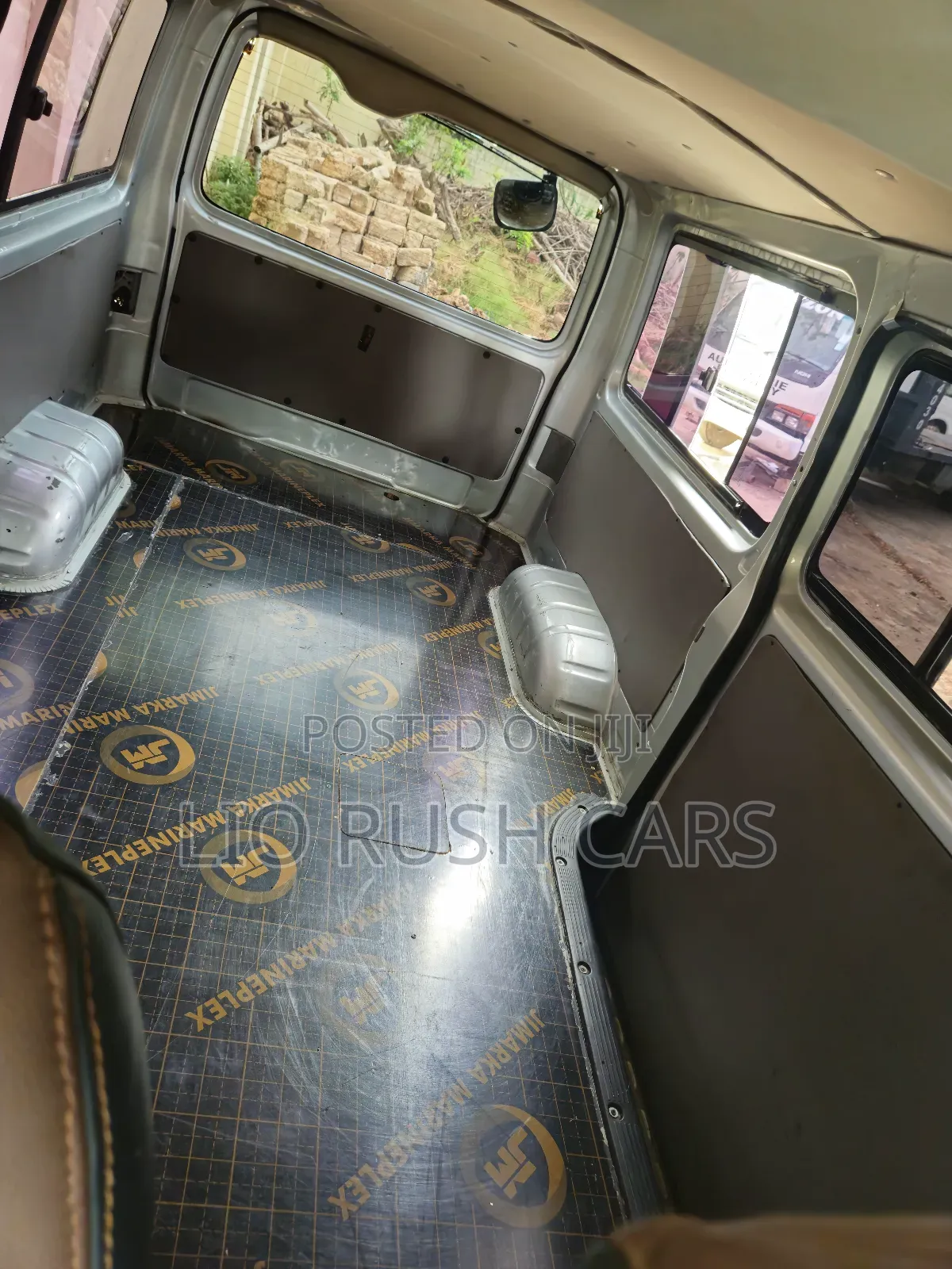 Toyota HiAce 2011 Silver