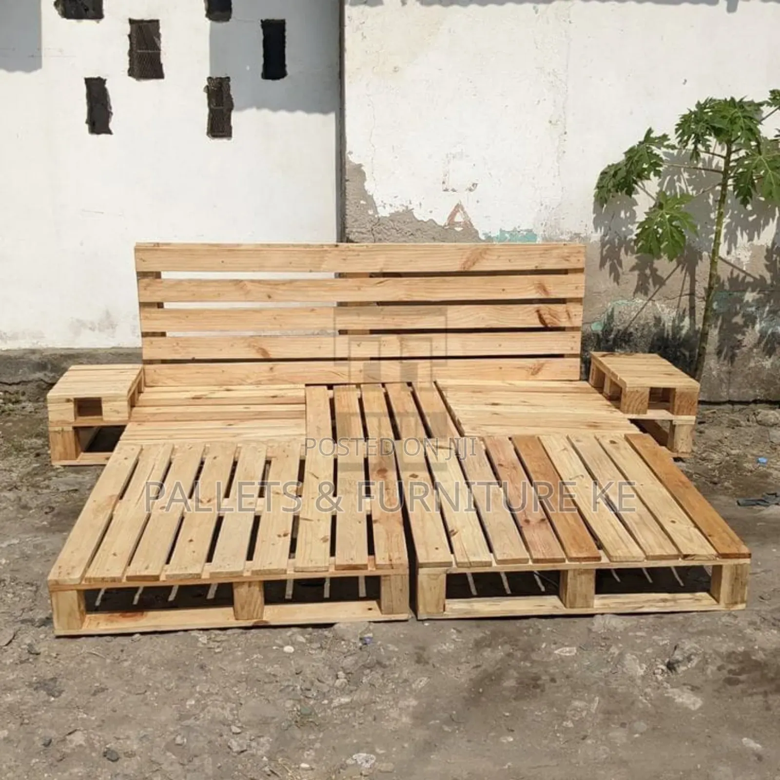Driftwood Pallet Bed