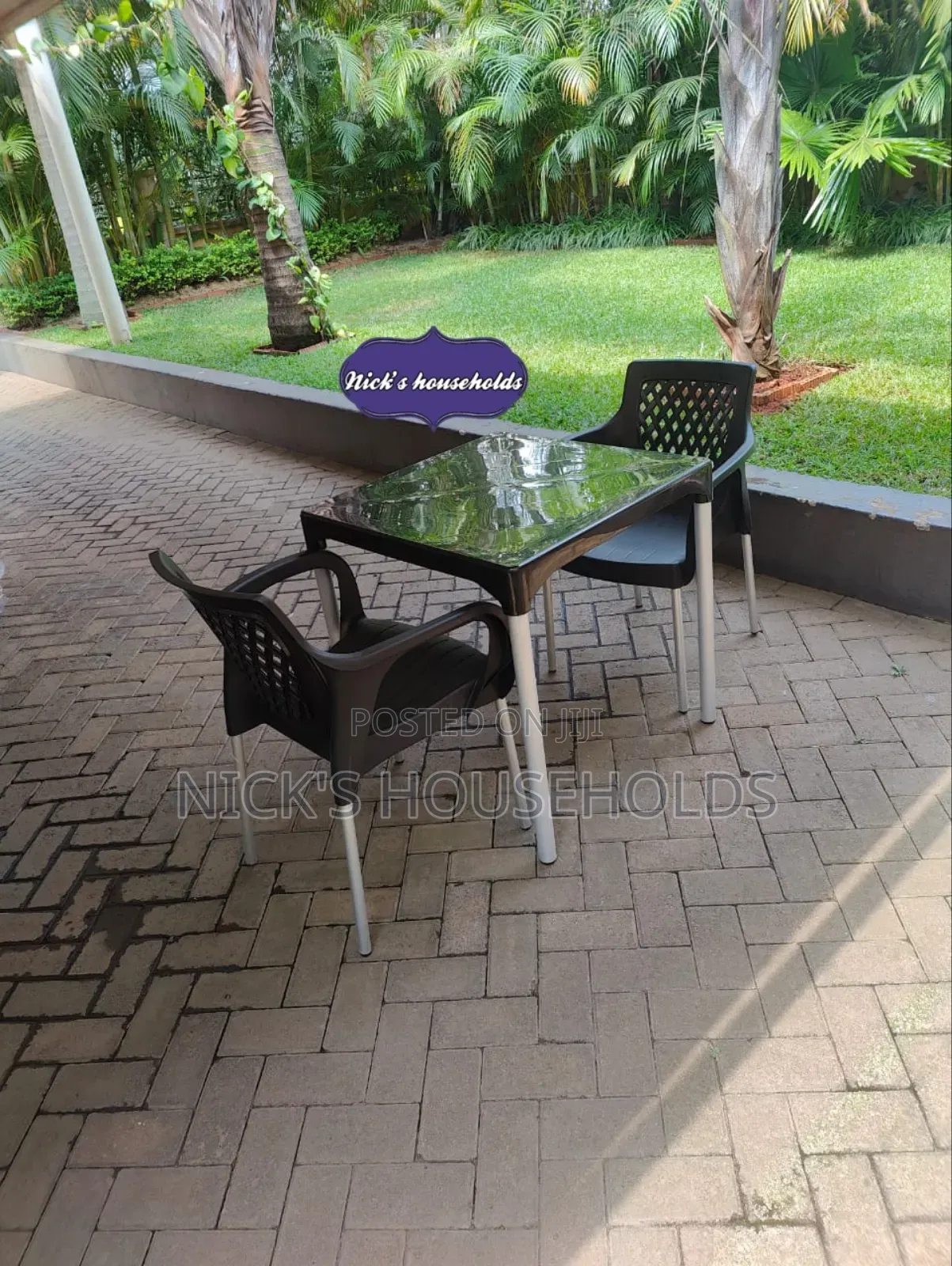 Square Plastic Table With Rosa Plastic Chairs