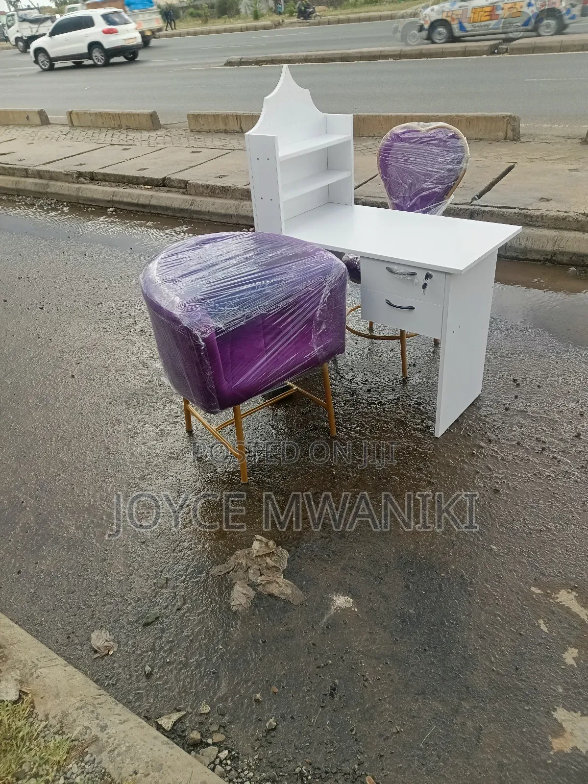 Manicure Set, White Table 2 Purple Seats
