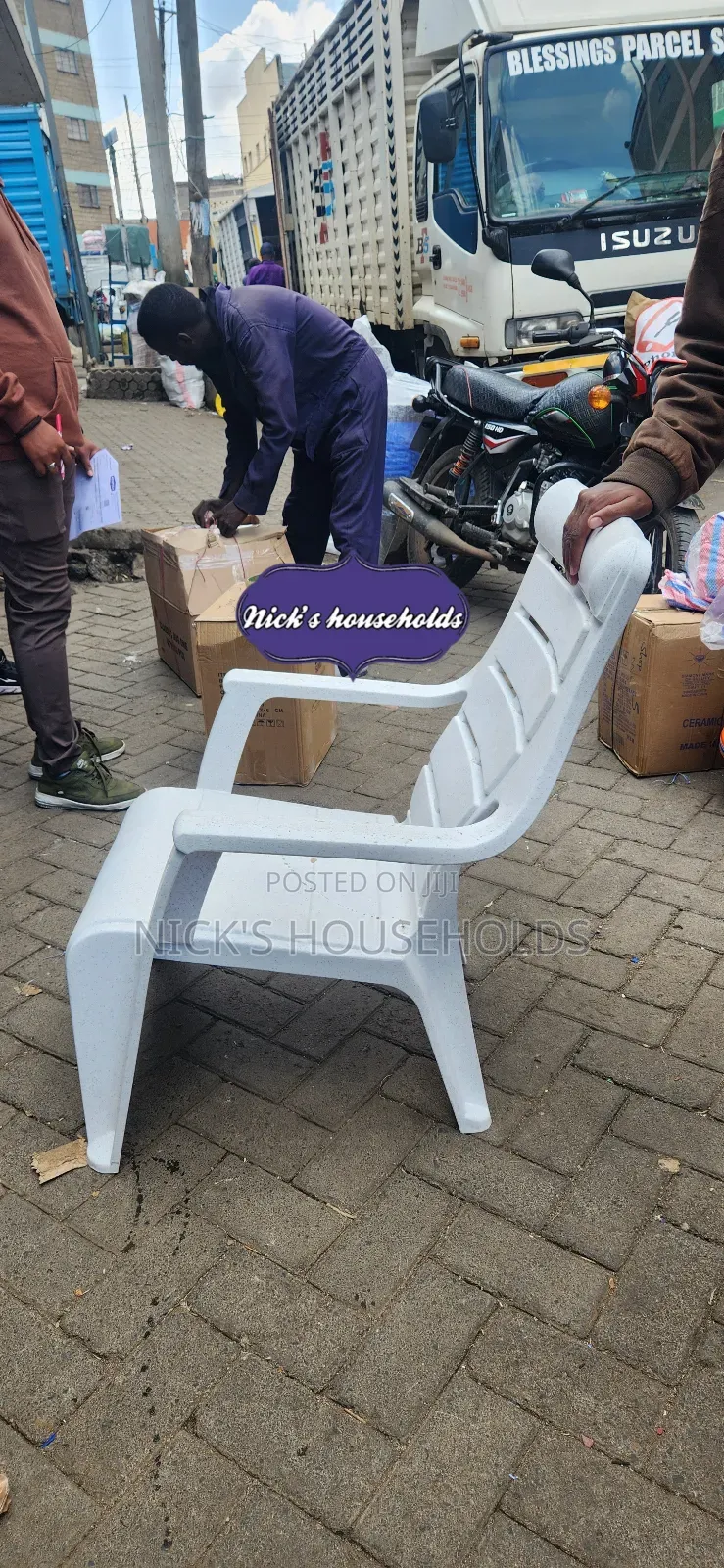 Marle White Plastic Chairs ( Relaxing Plastic Chairs)