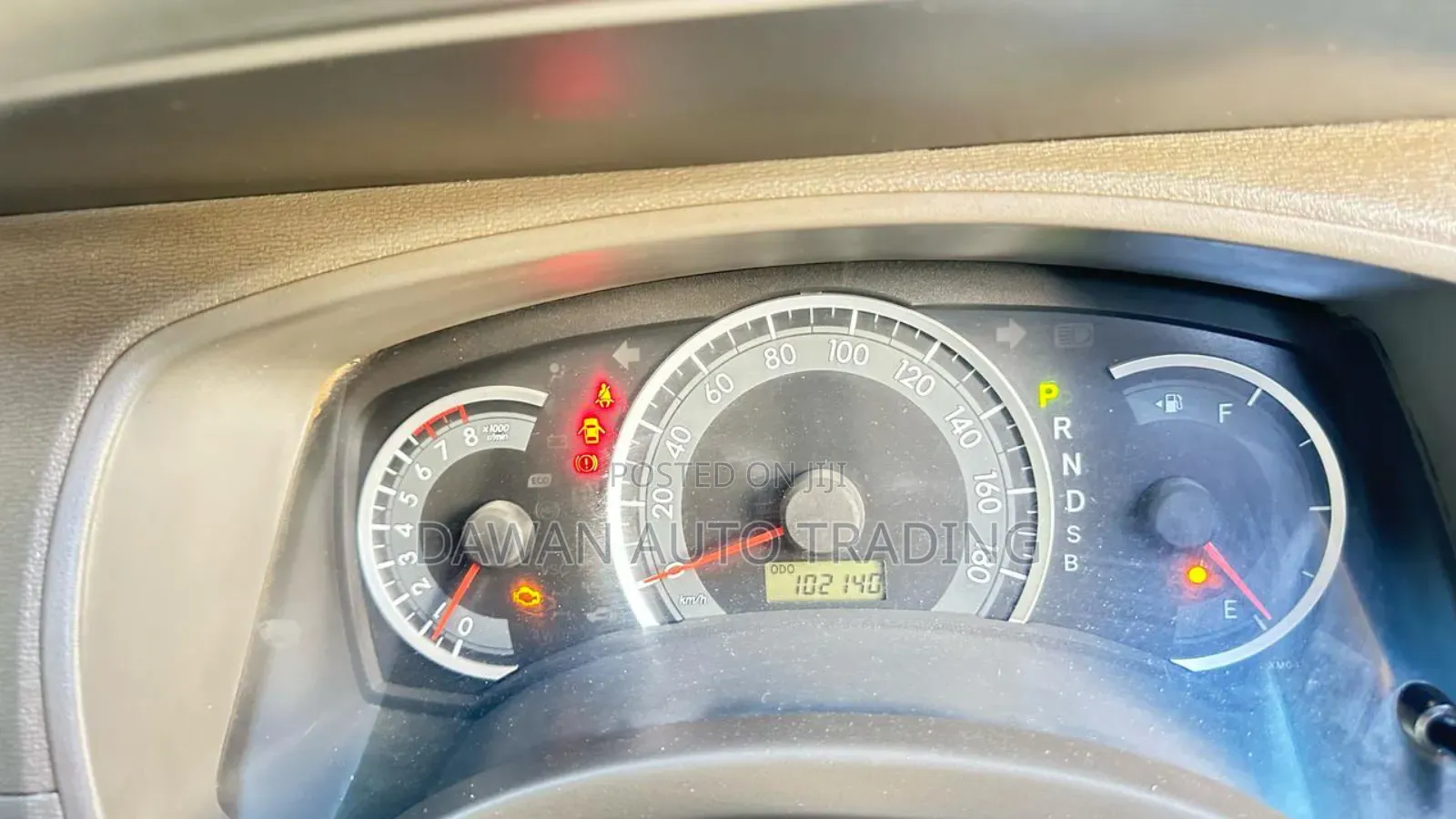 Toyota ISIS 2014 Beige