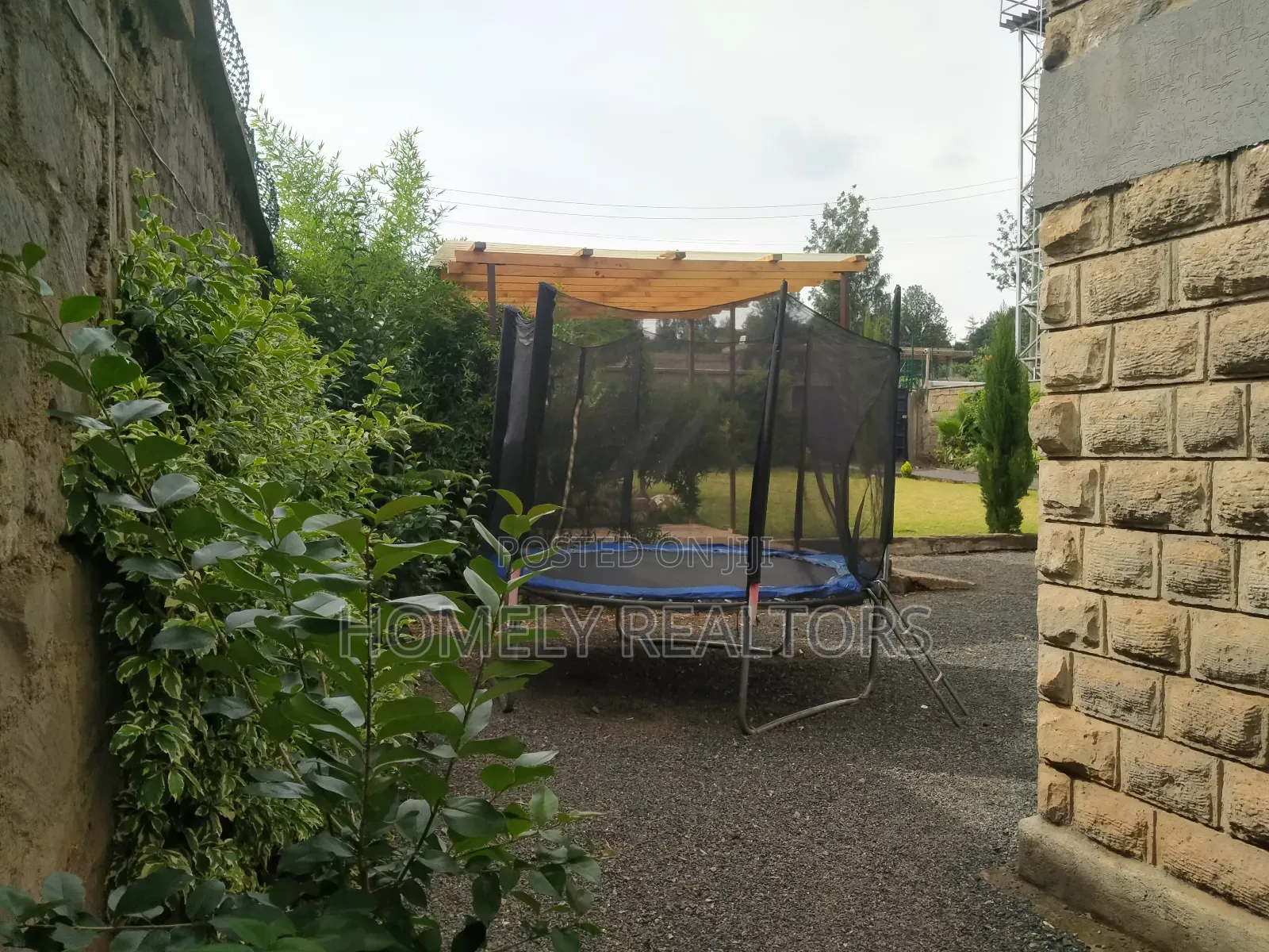 6bdrm Maisonette in Ngong Bondeni Area for sale