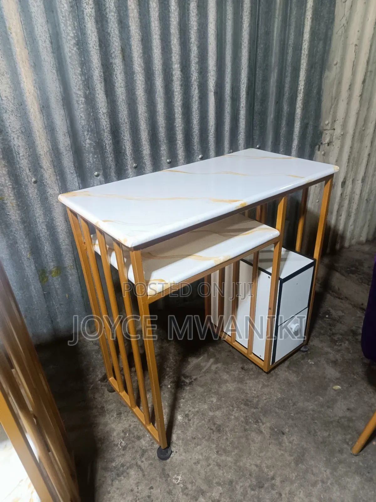 Manicure Table 
