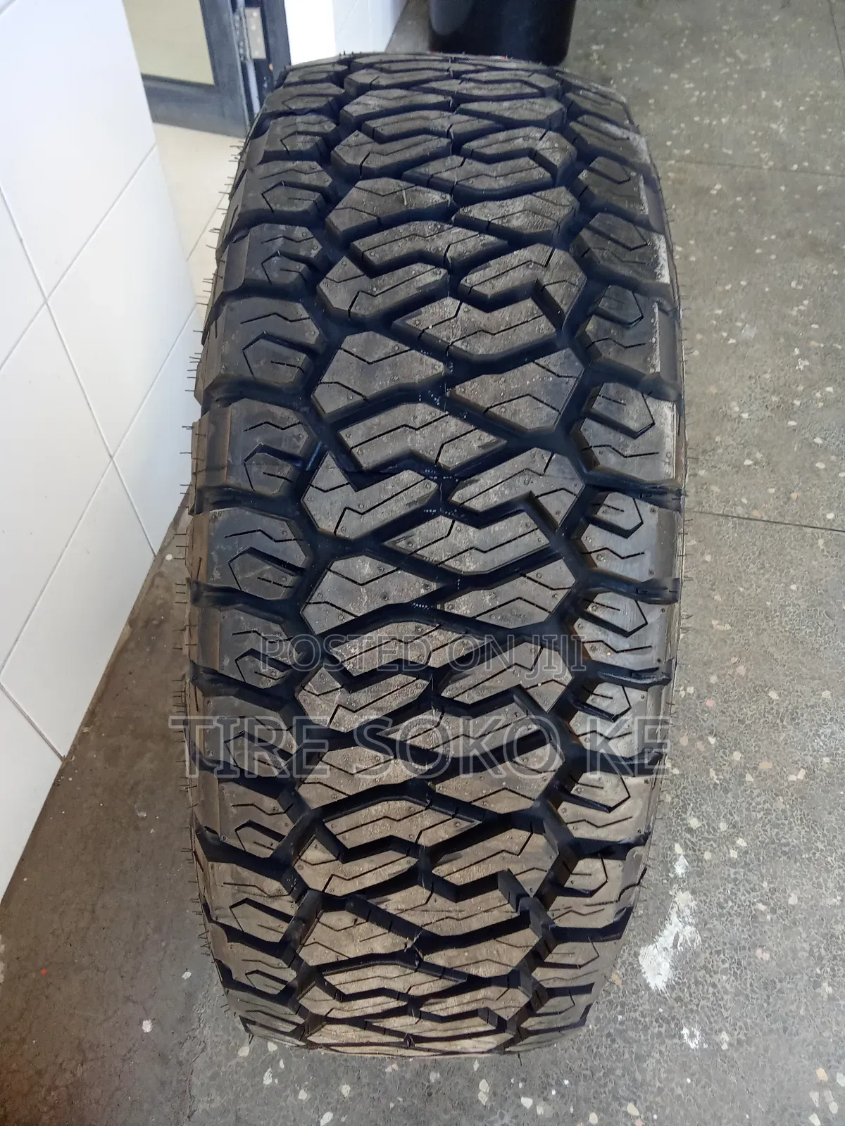 275/60r20 Maxxis Razr At811