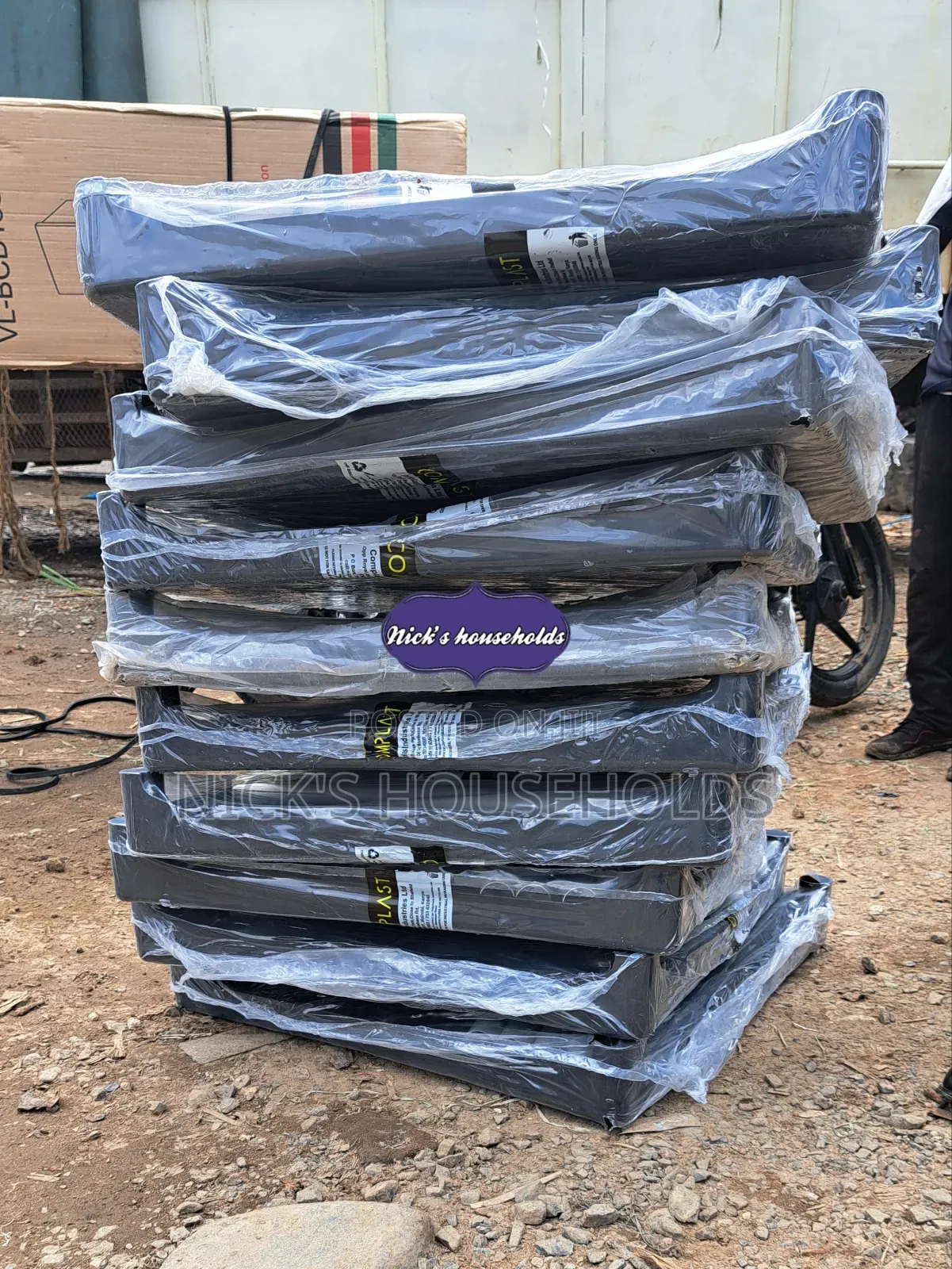 Restaurant and Gardens Plastic Table With Metal Legs