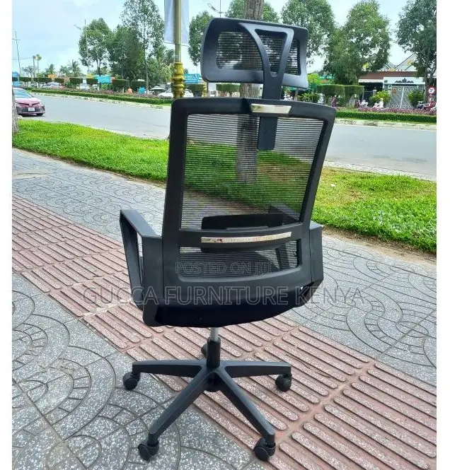 Office Chairs:Horizontal Swivel Chair With Headrest