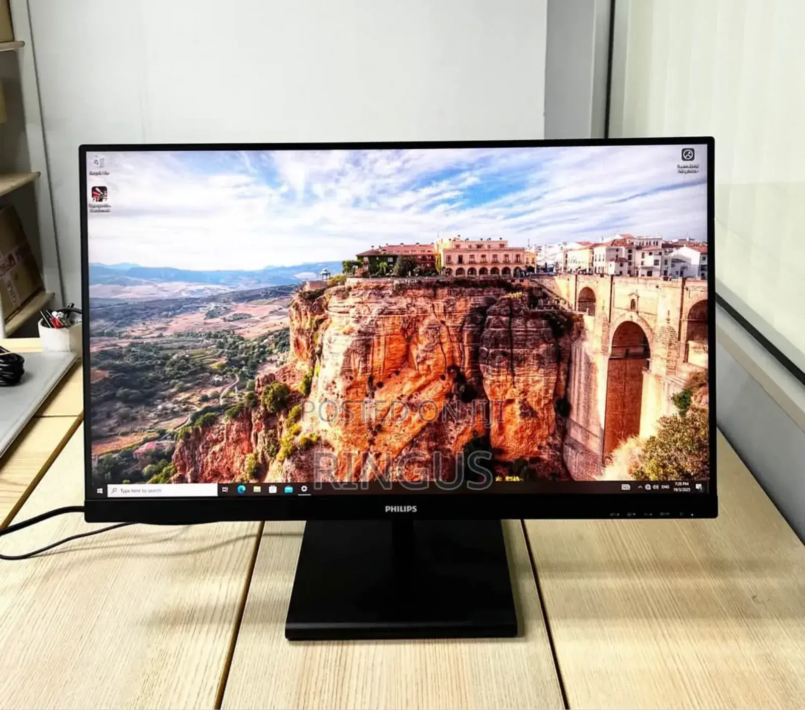 27" Monitor