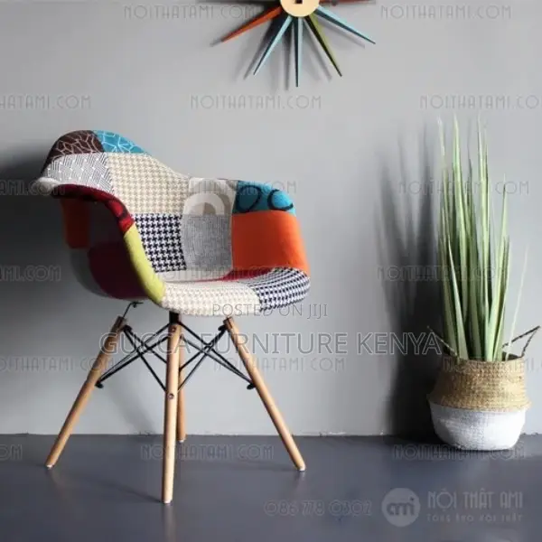 Office Chairs: Beautiful Showroom Reception Eames Chair