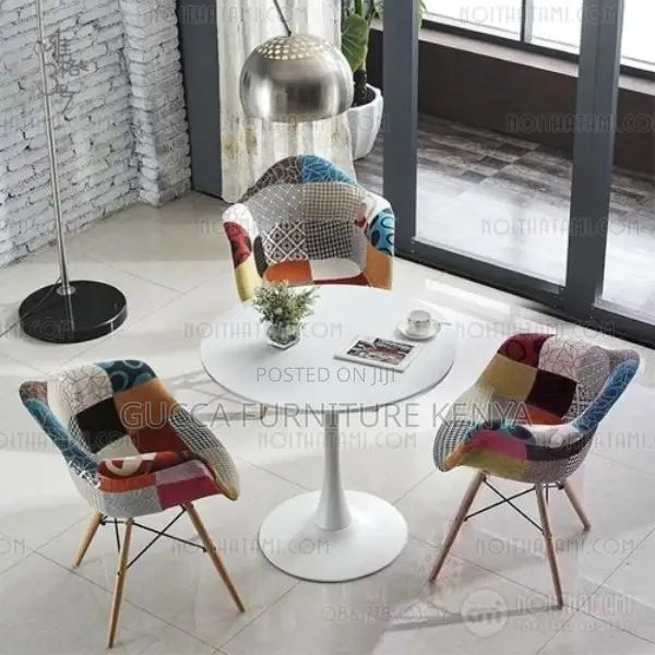 Office Chairs: Beautiful Showroom Reception Eames Chair