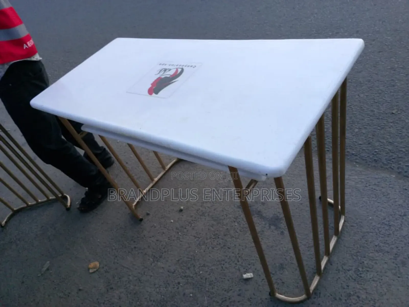 Manicure Table
