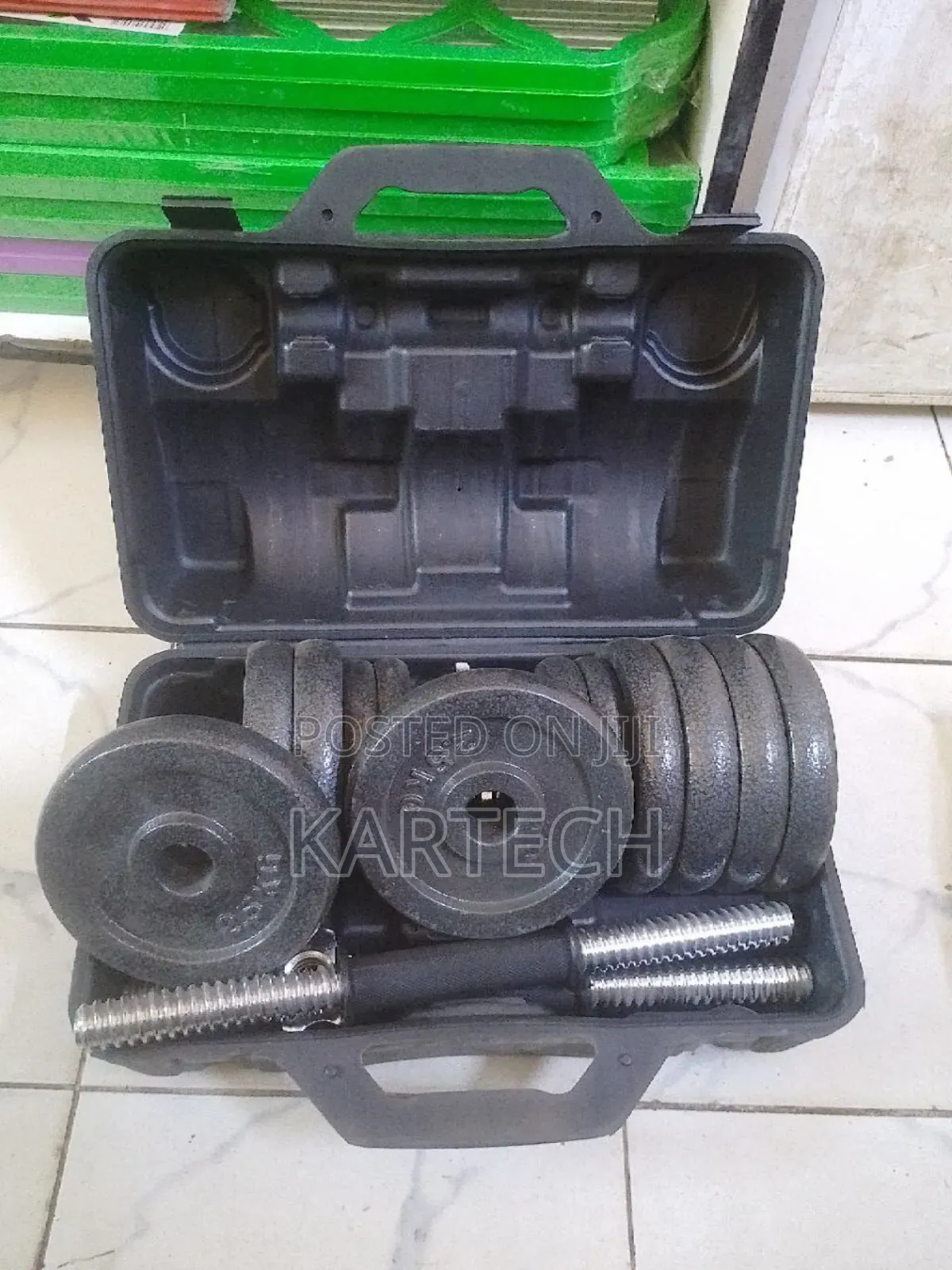 Adjustable 30kg Dumbbell Set With Portable Case