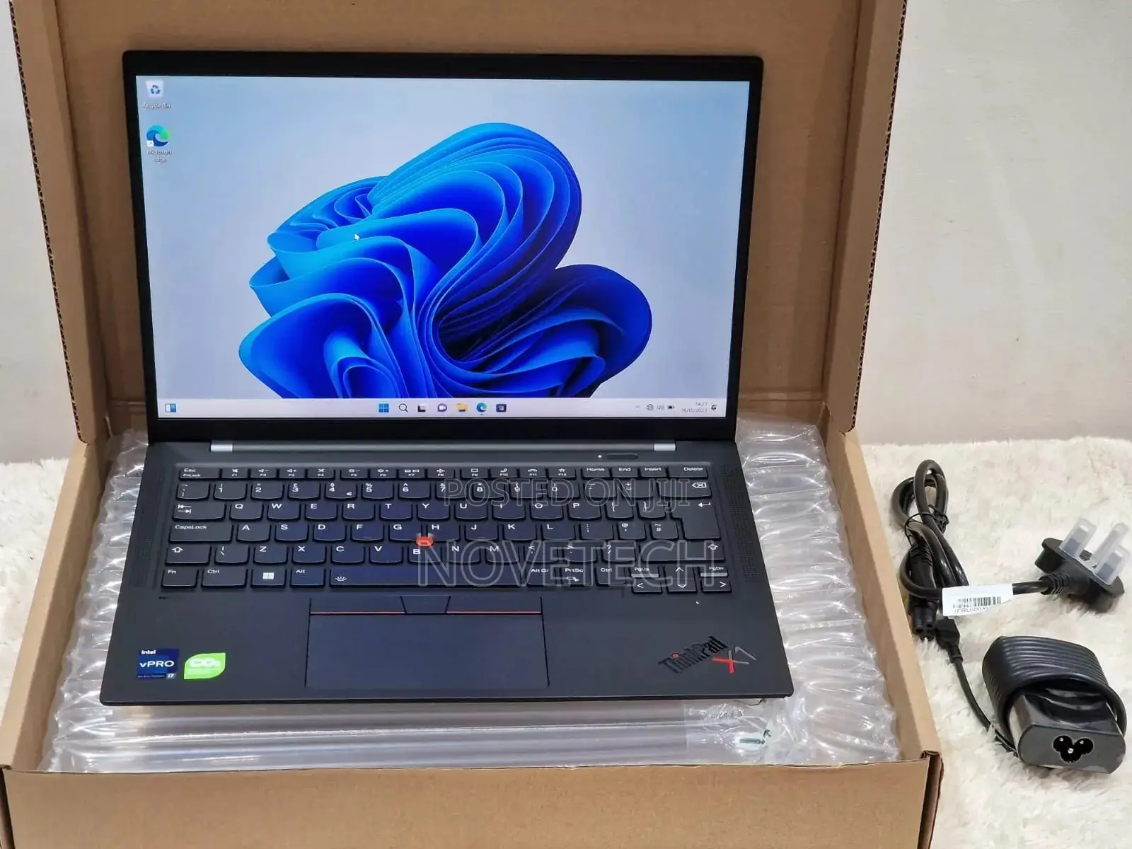 Laptop Lenovo ThinkPad X1 Carbon Gen11 16GB Intel Core I7 SSD 512GB