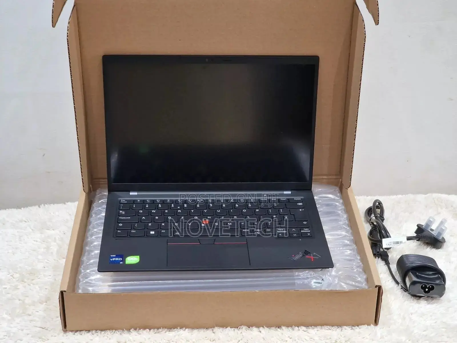 Laptop Lenovo ThinkPad X1 Carbon Gen11 16GB Intel Core I7 SSD 512GB