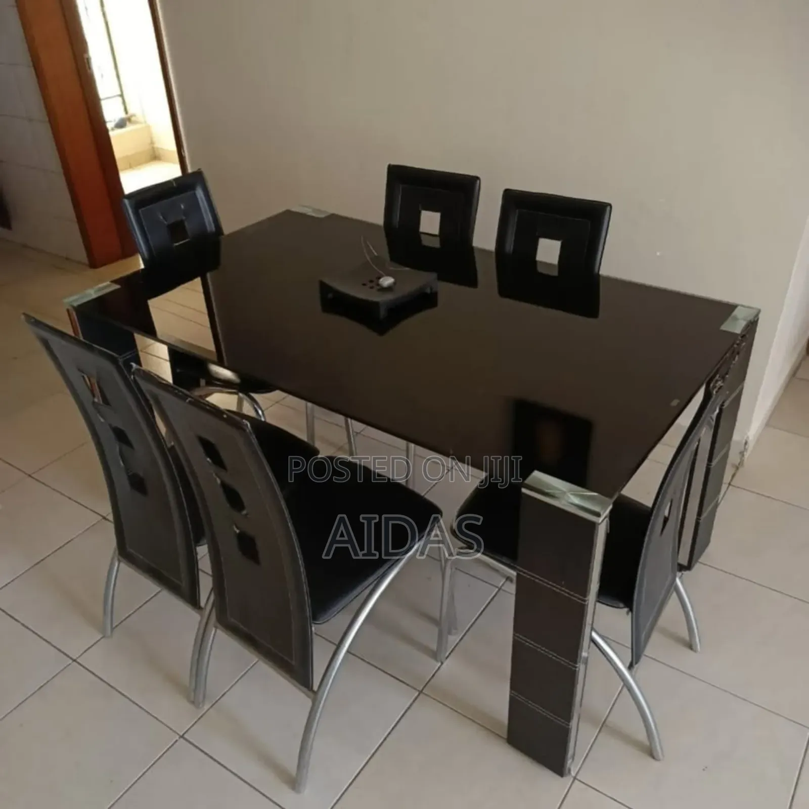 6 Seater Glass Top Dinning Table