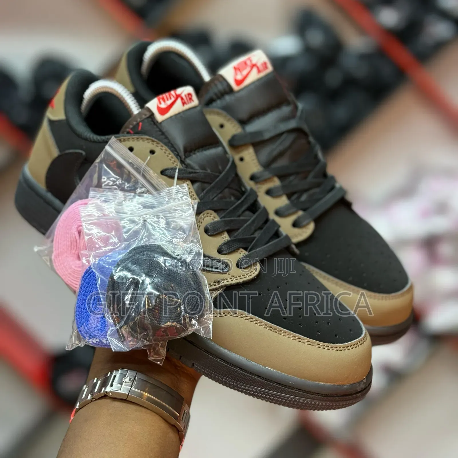 Air Jordan 1 Travis Sneakers