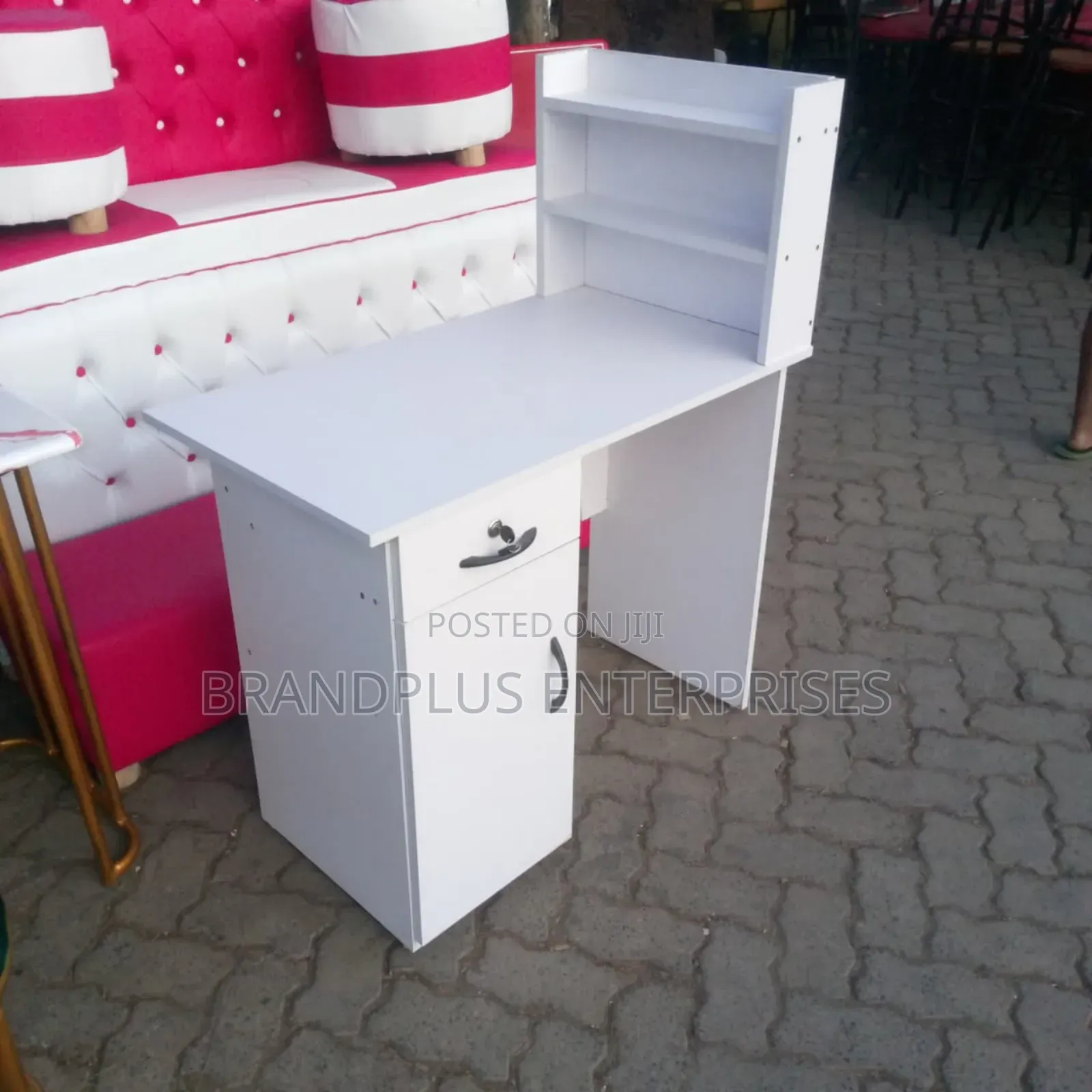 Manicure Table
