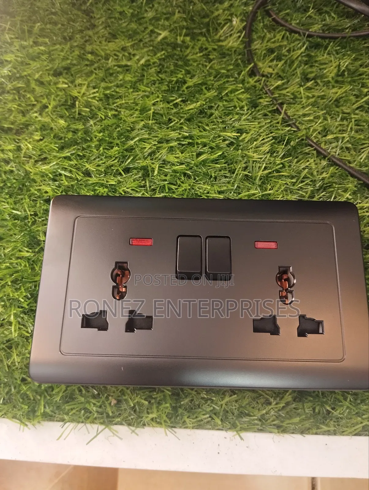 Classic Twin Sockets Black