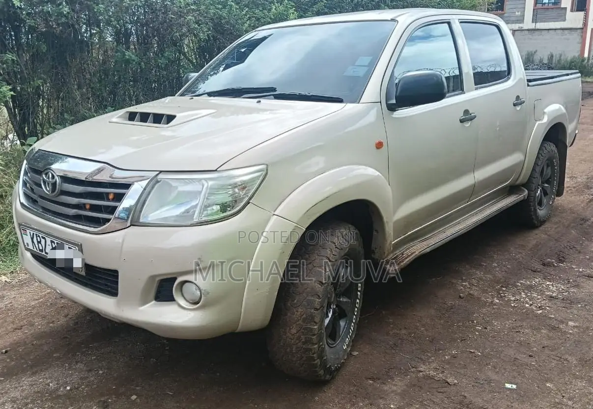 Toyota Hilux 2014 Silver