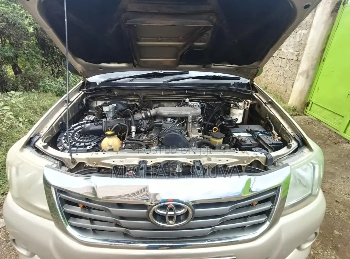Toyota Hilux 2014 Silver