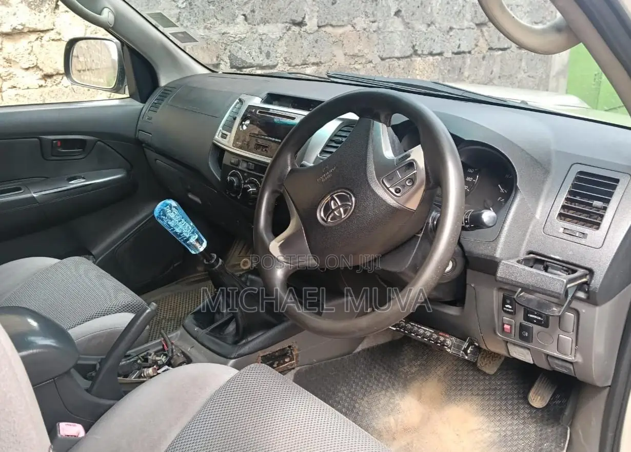 Toyota Hilux 2014 Silver
