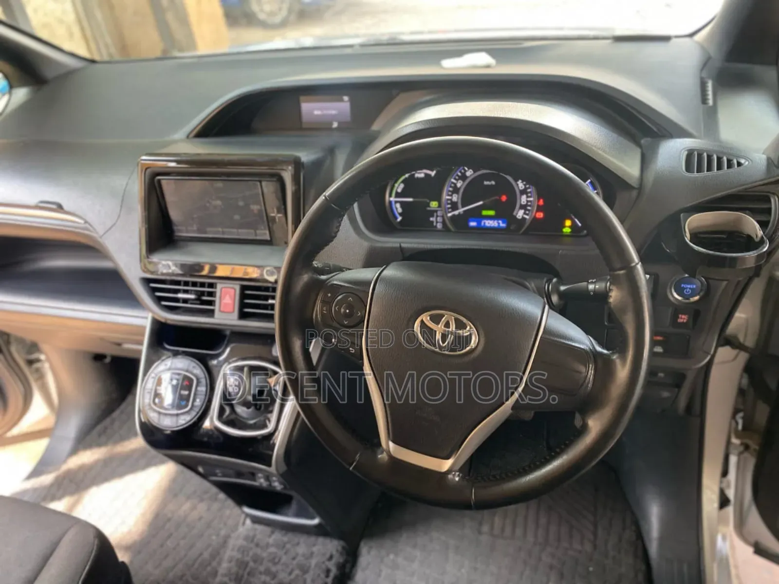 Toyota Esquire 2.0 FWD (7 seater) 2018 Silver