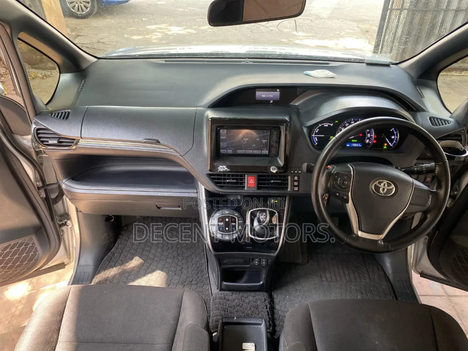 Toyota Esquire 2.0 FWD (7 seater) 2018 Silver