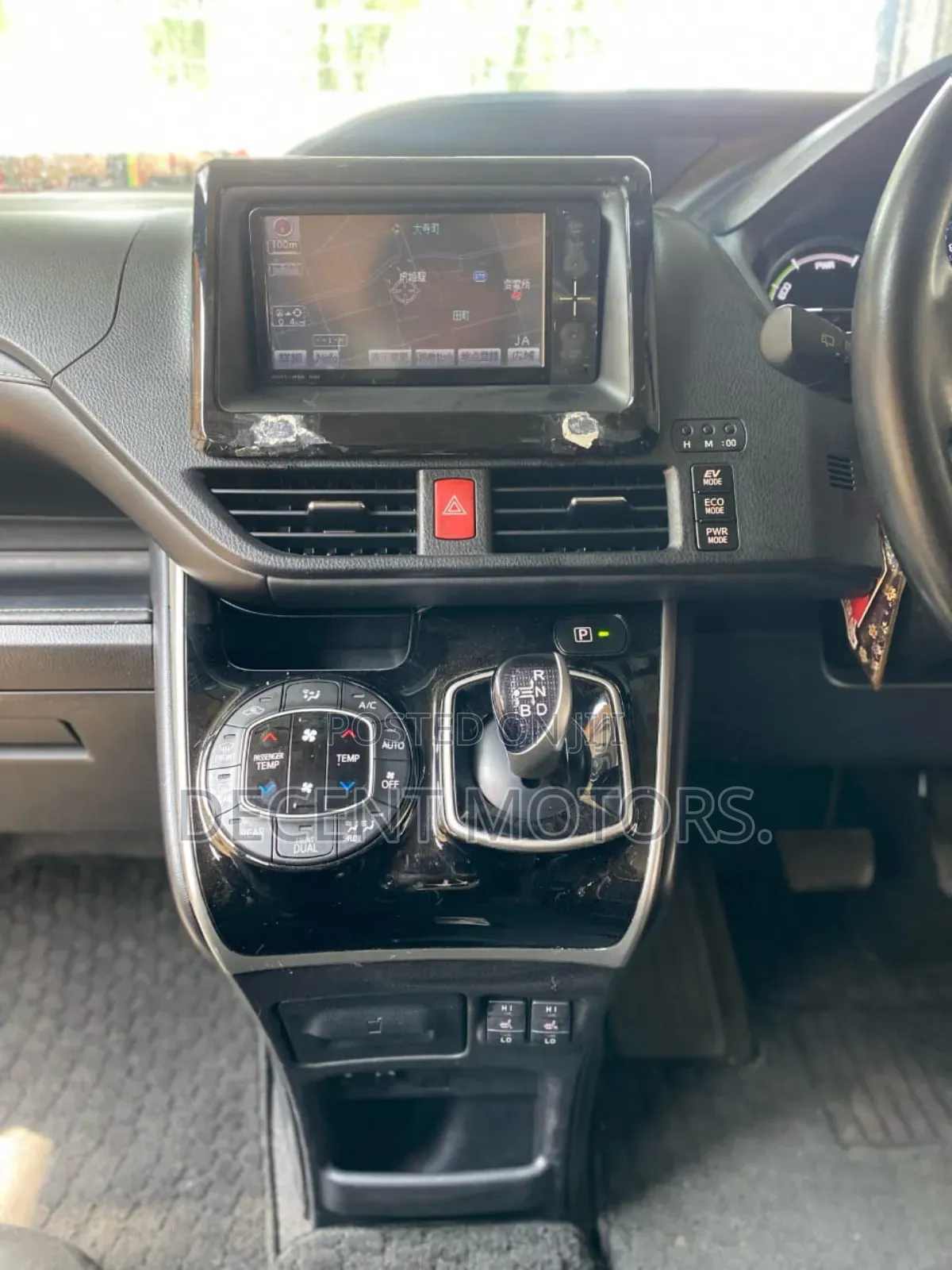 Toyota Esquire 2.0 FWD (7 seater) 2018 Silver