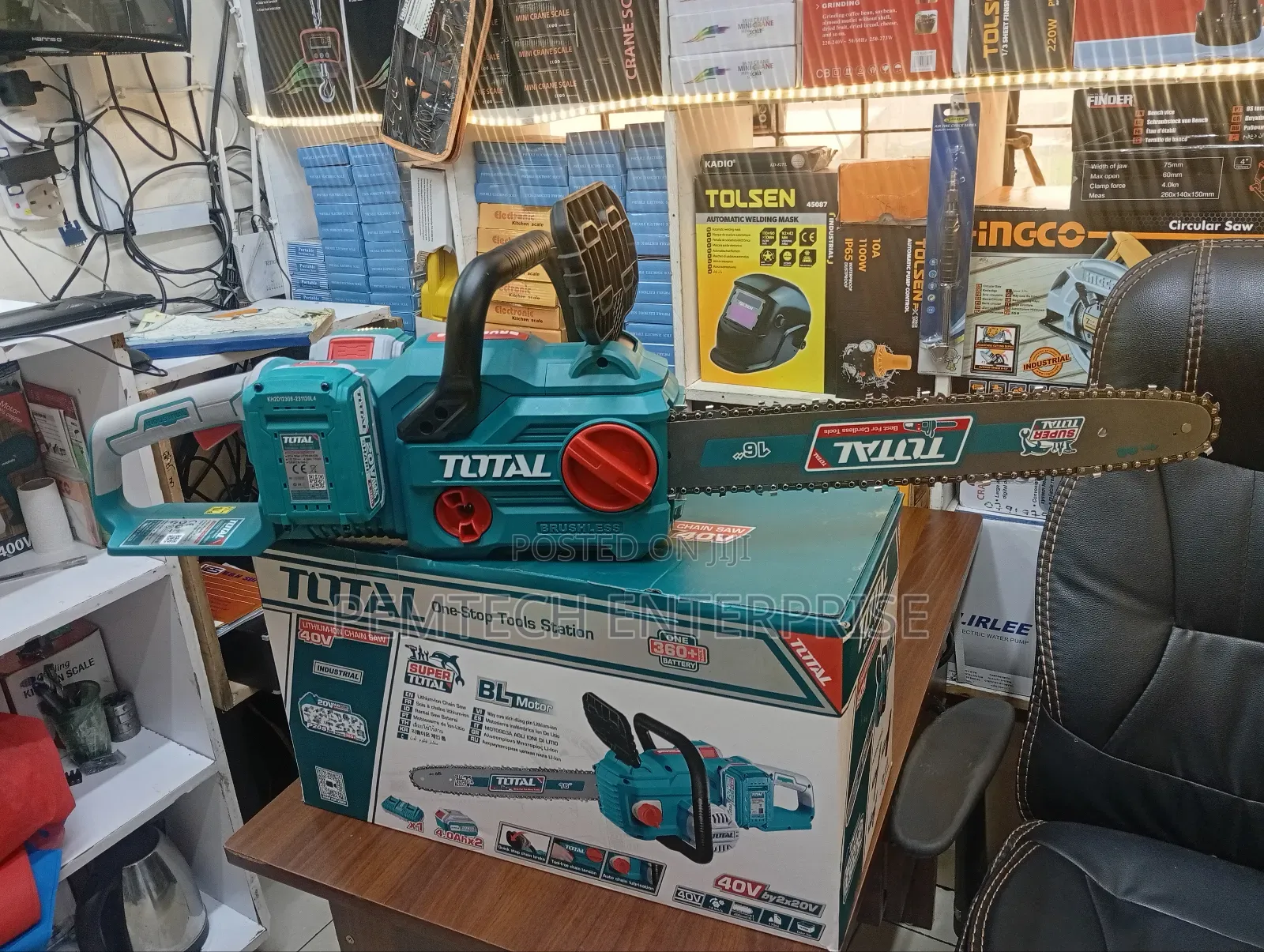 Total Li-Ion 40v Chain Saw (With 2 X Batteries Charger)