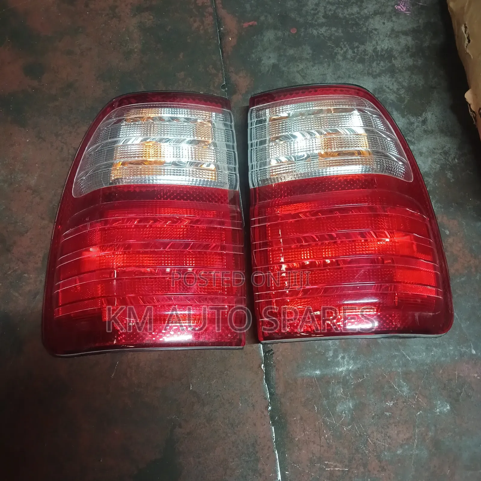 Toyota Land Cruiser 100 Series Tail Light.