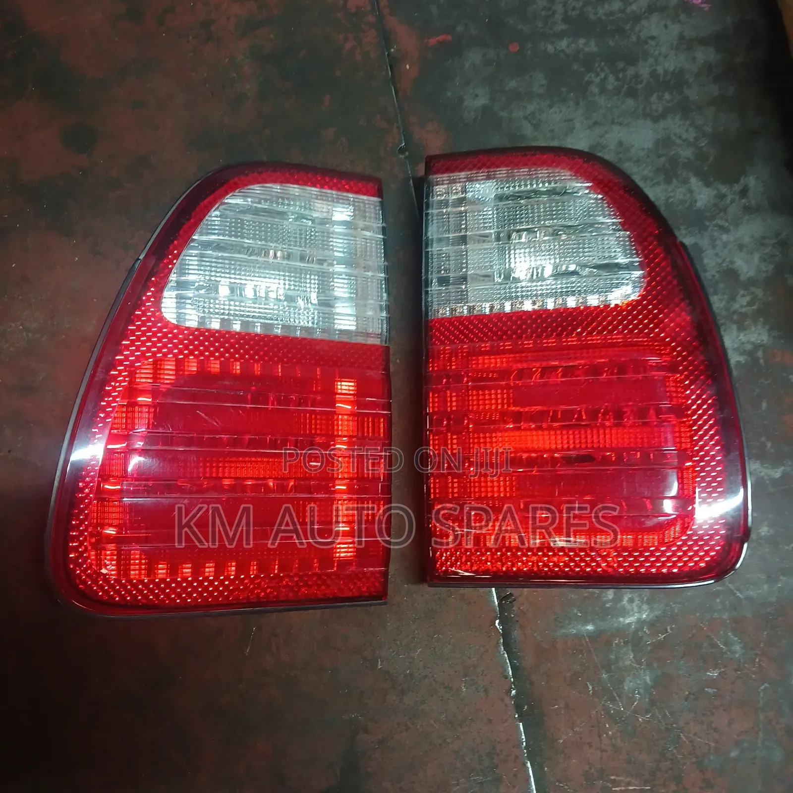 Toyota Land Cruiser 100 Series Tail Light.