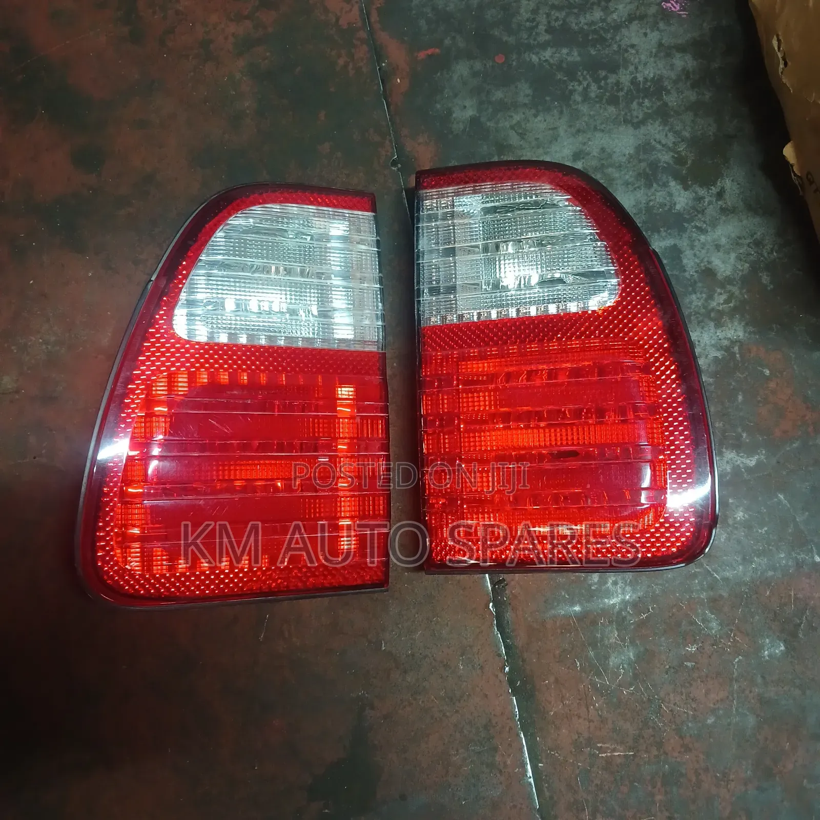 Toyota Land Cruiser 100 Series Tail Light.
