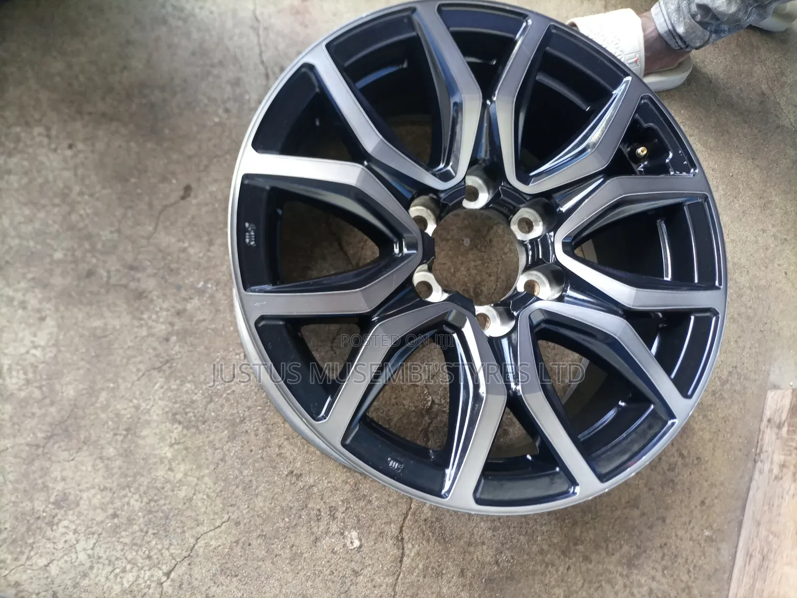 Hillux Double Cabin Sports Rims Size 18