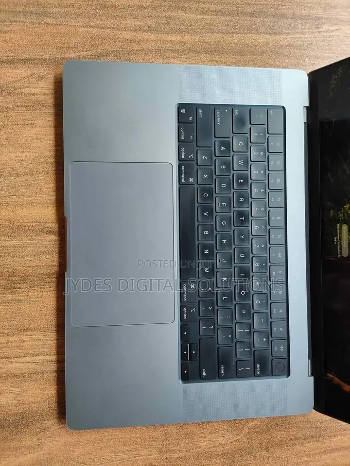 Laptop Apple MacBook Pro 2021 M1 6GB Intel Core i7 SSD 512GB