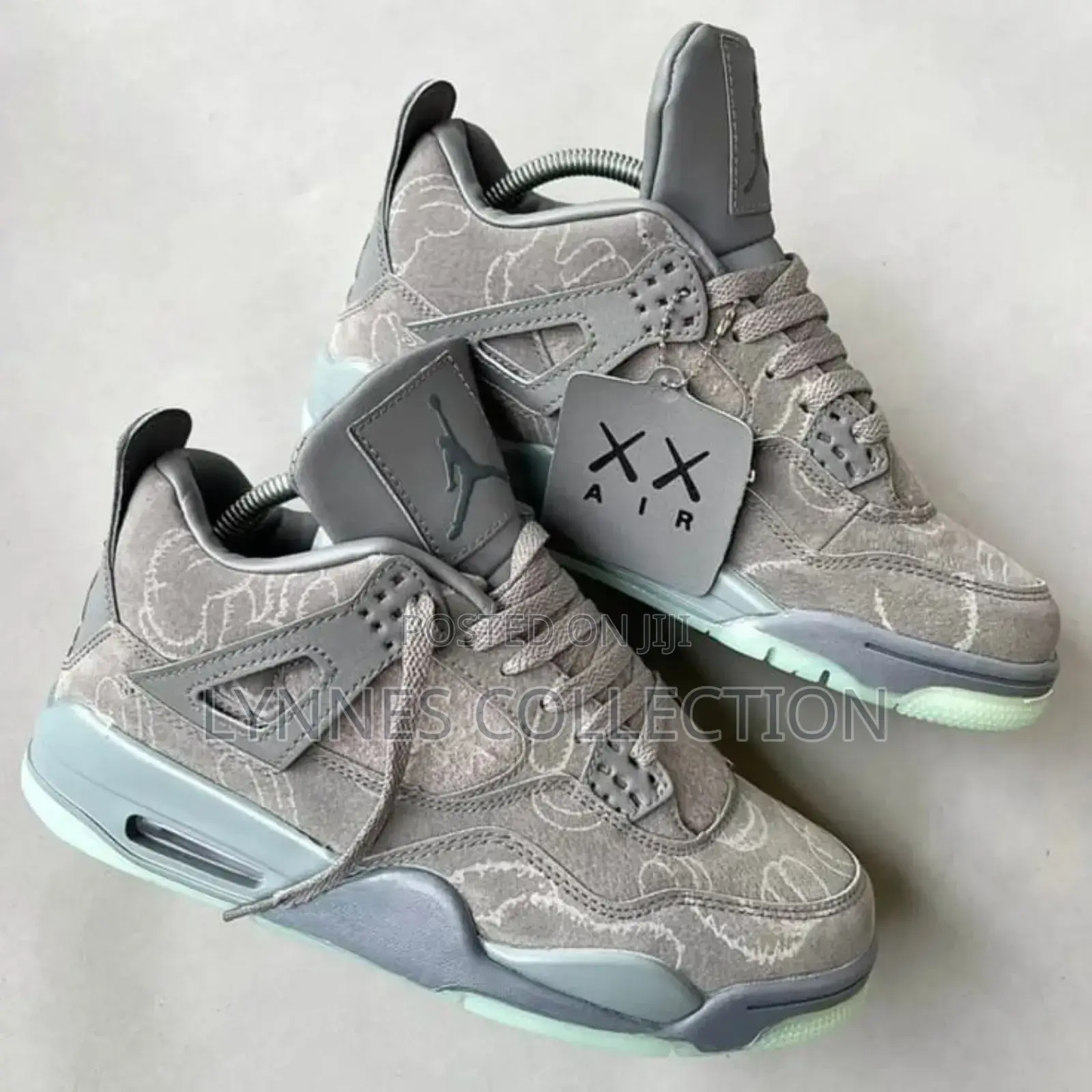 Jordan 4 Retro Kaws