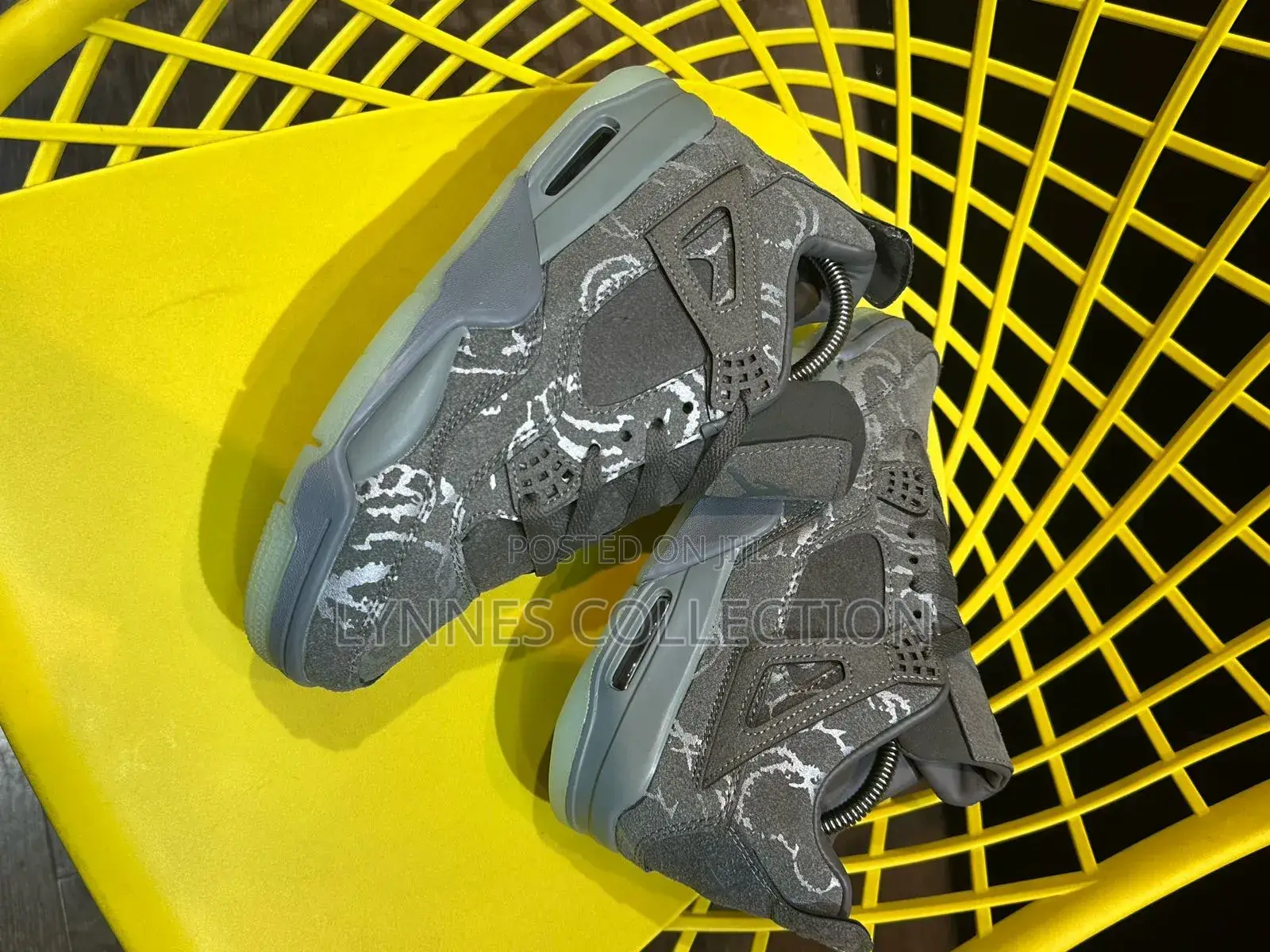 Jordan 4 Retro Kaws